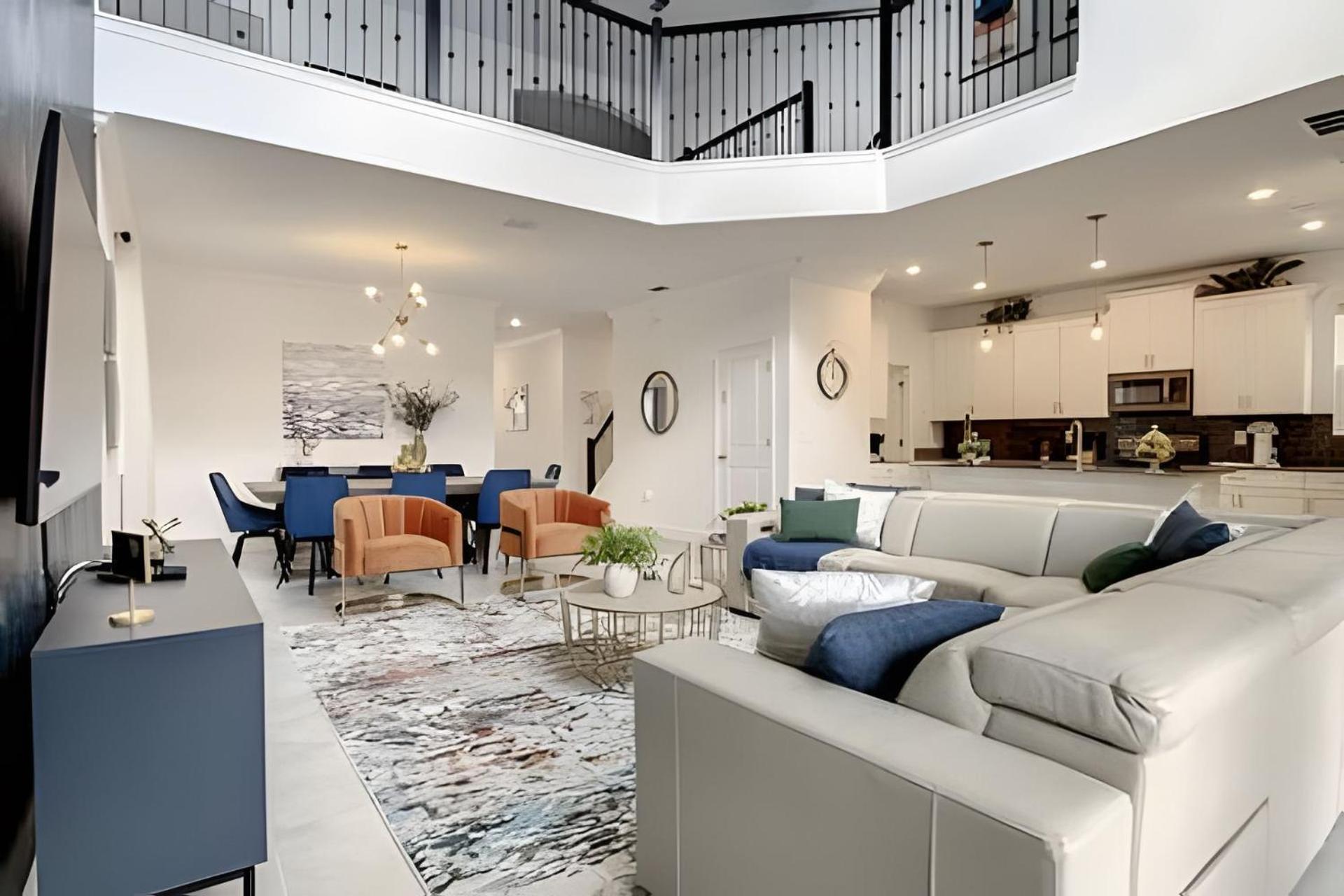 Five-Bedroom House photo 1