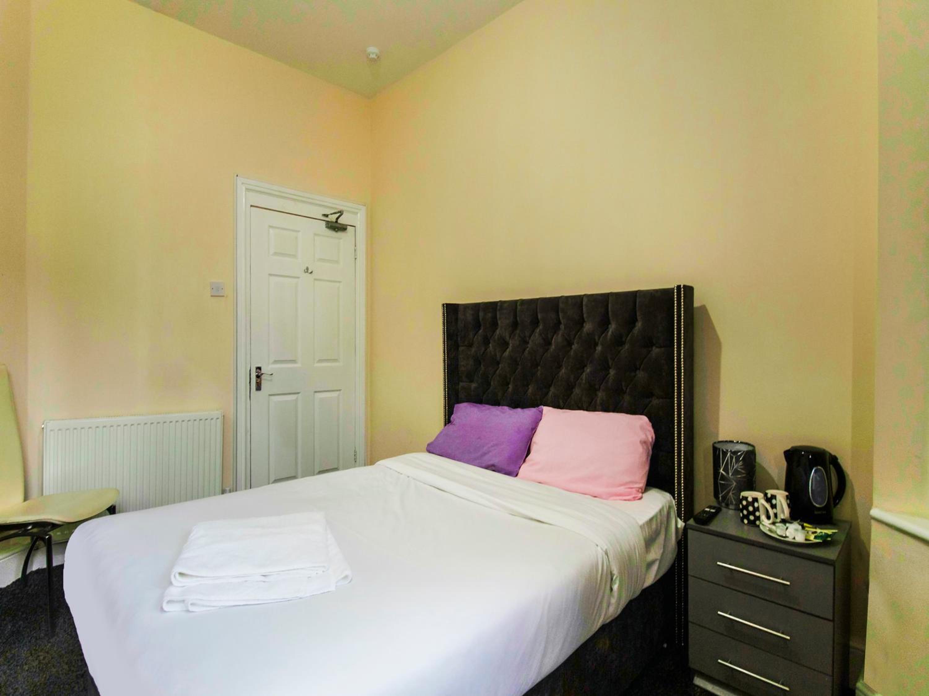 Single Room With Shared Bathroom photo 3