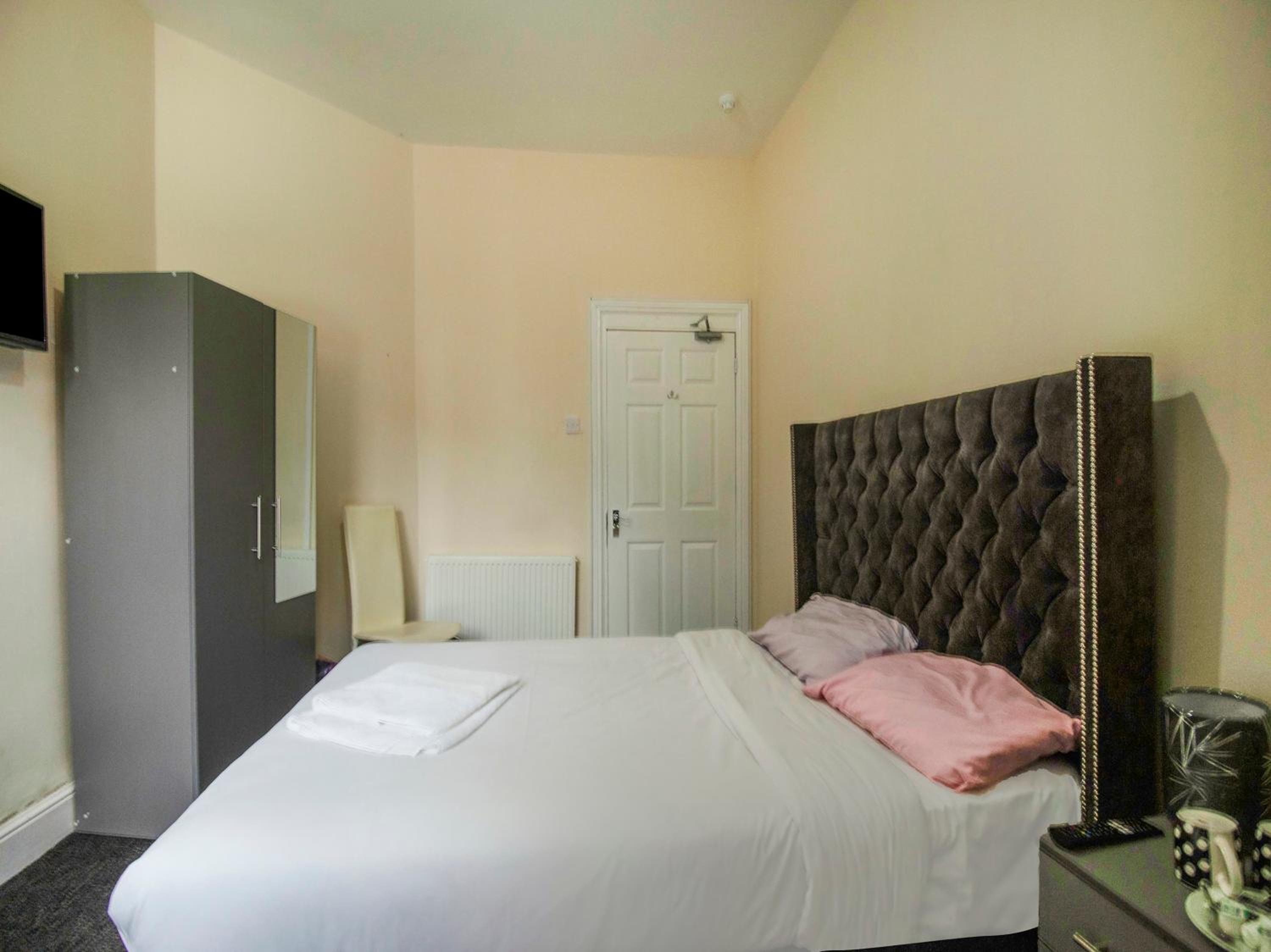 Single Room With Shared Bathroom photo 2