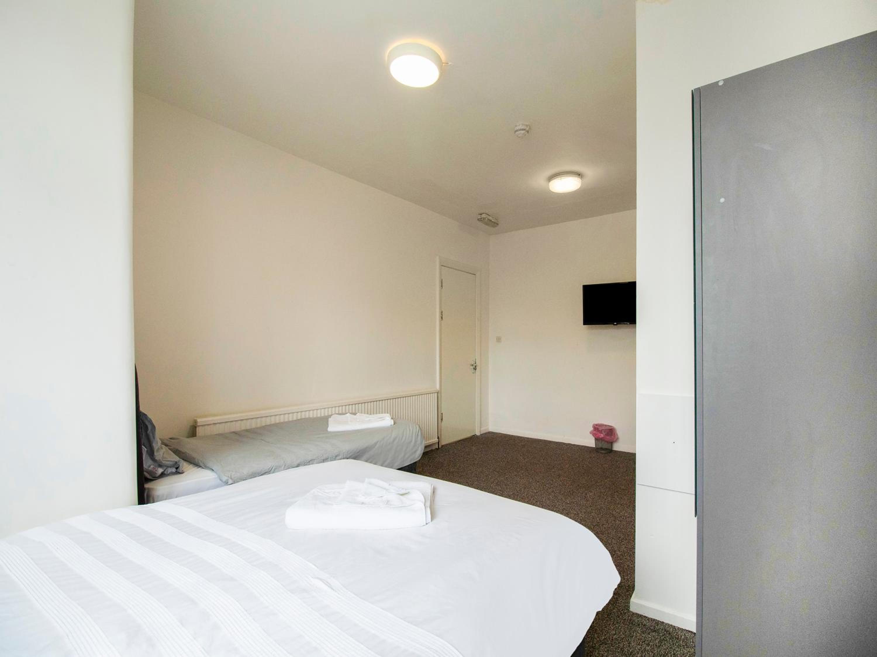Standard Twin Room With Shared Bathroom photo 2