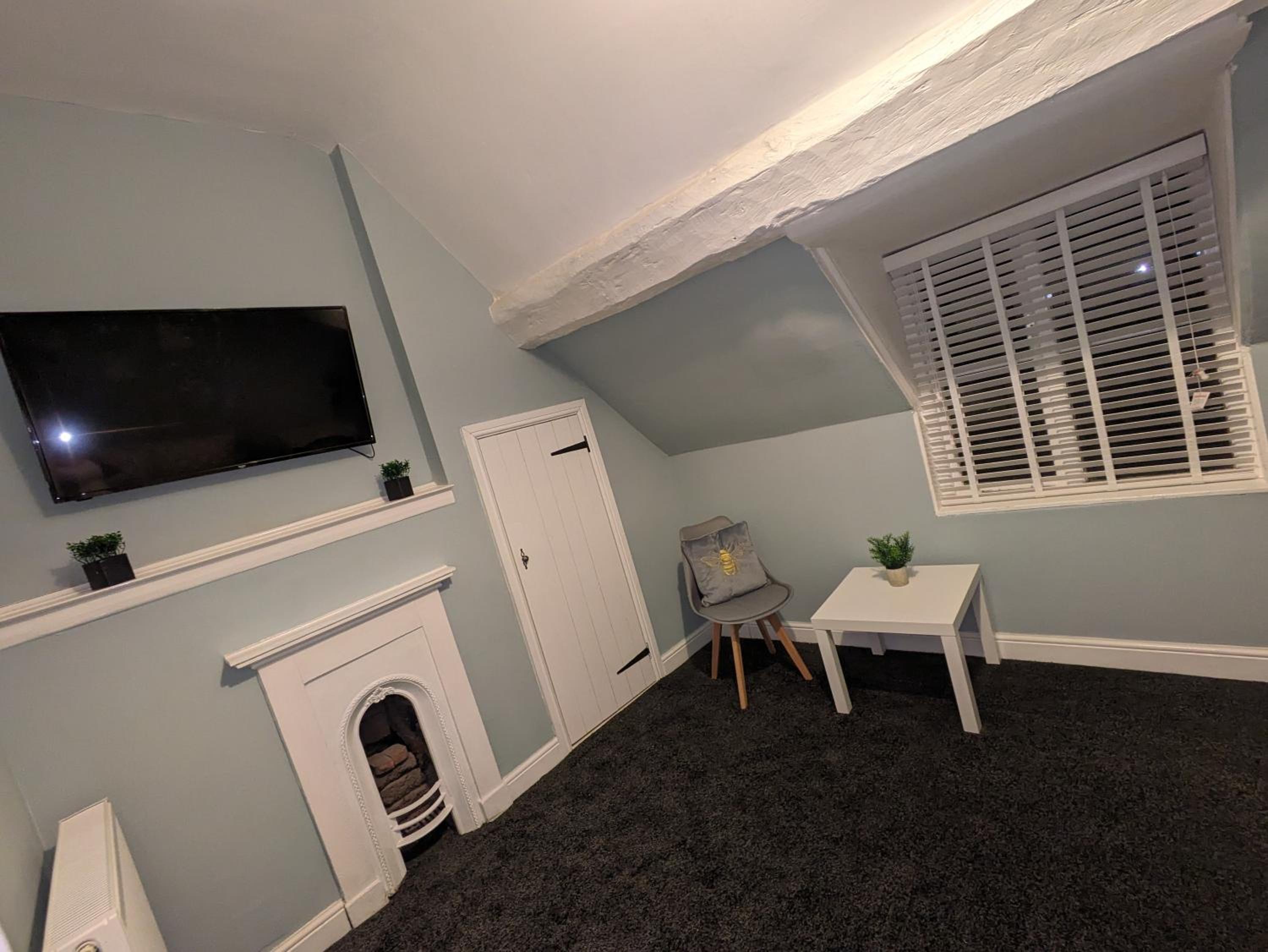 Double Room with Shared Bathroom photo 3