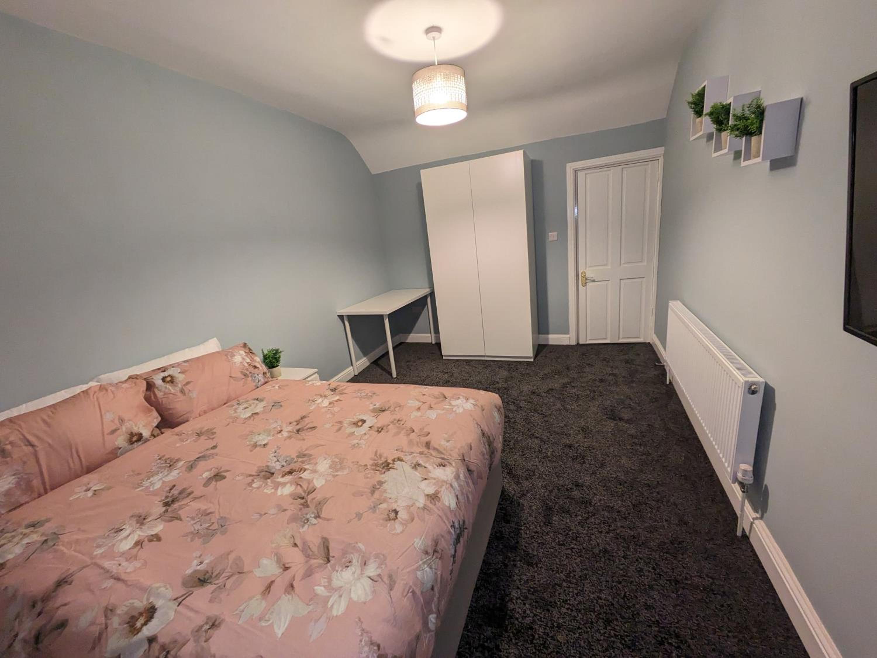 Double Room with Shared Bathroom photo 1