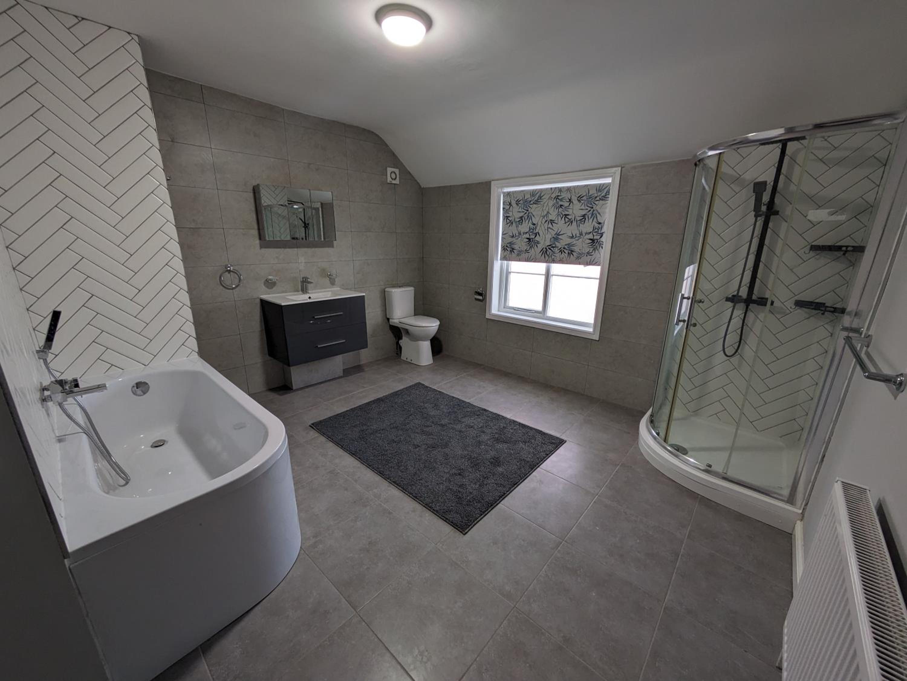 Family Room with Shared Bathroom photo 3