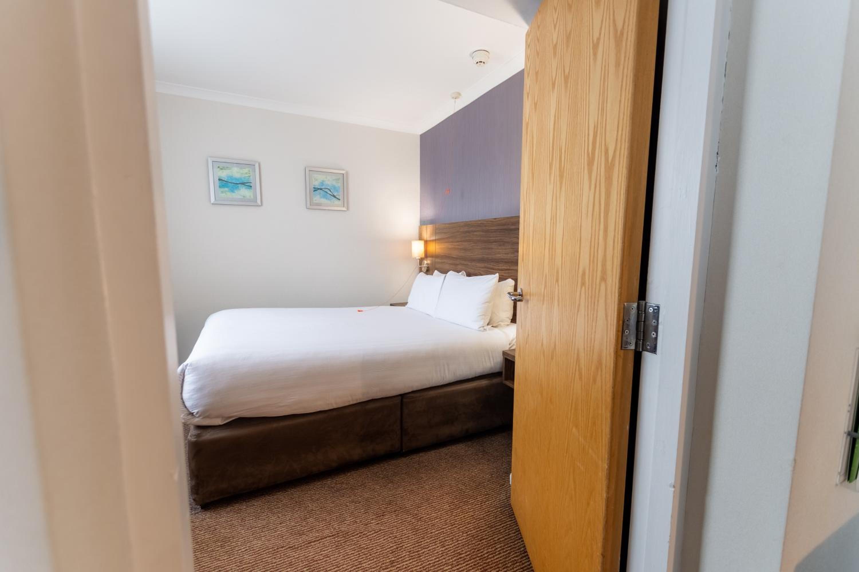 Standard King Room - Disability Access photo 1