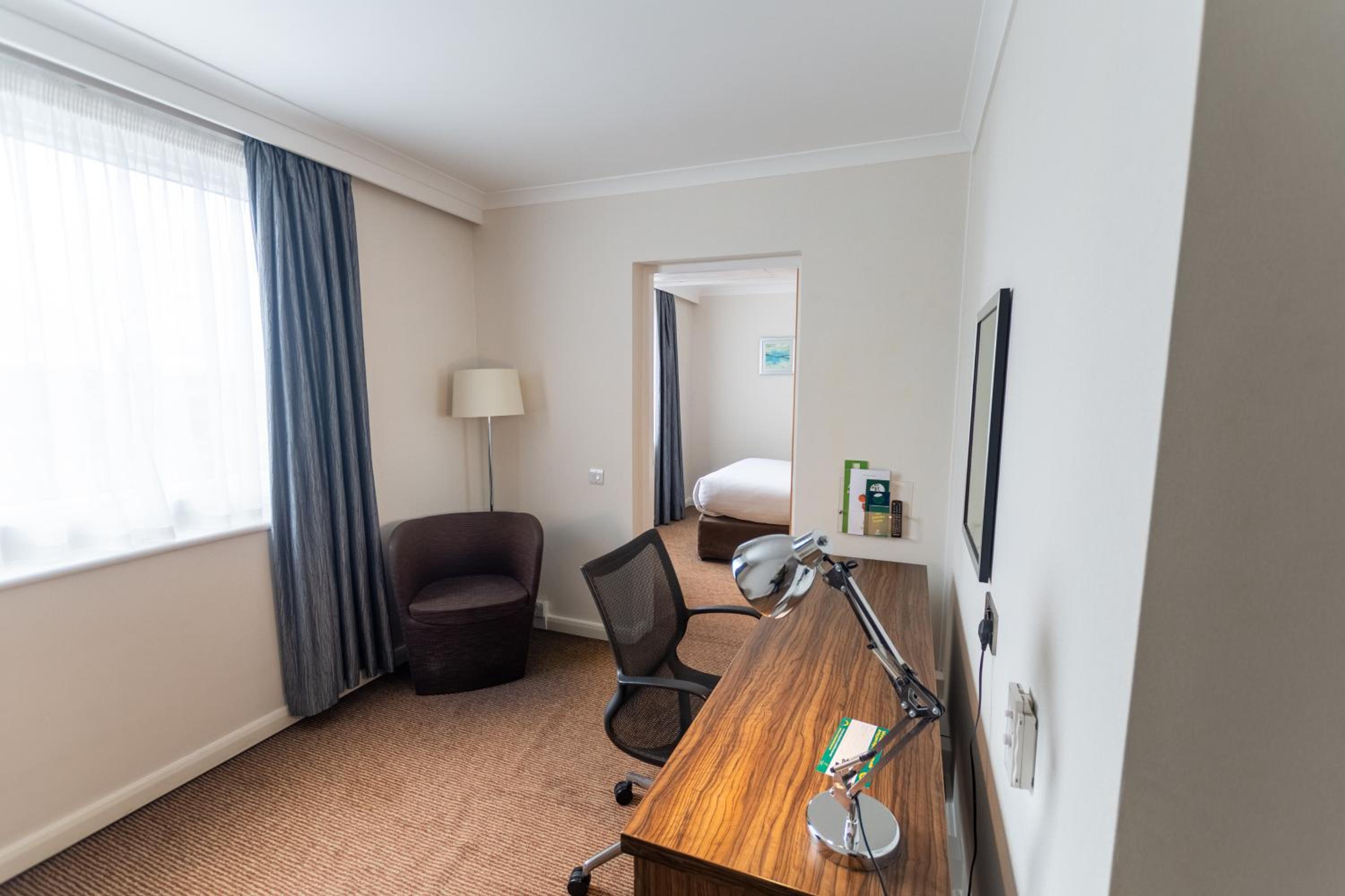 Standard King Room - Disability Access photo 3