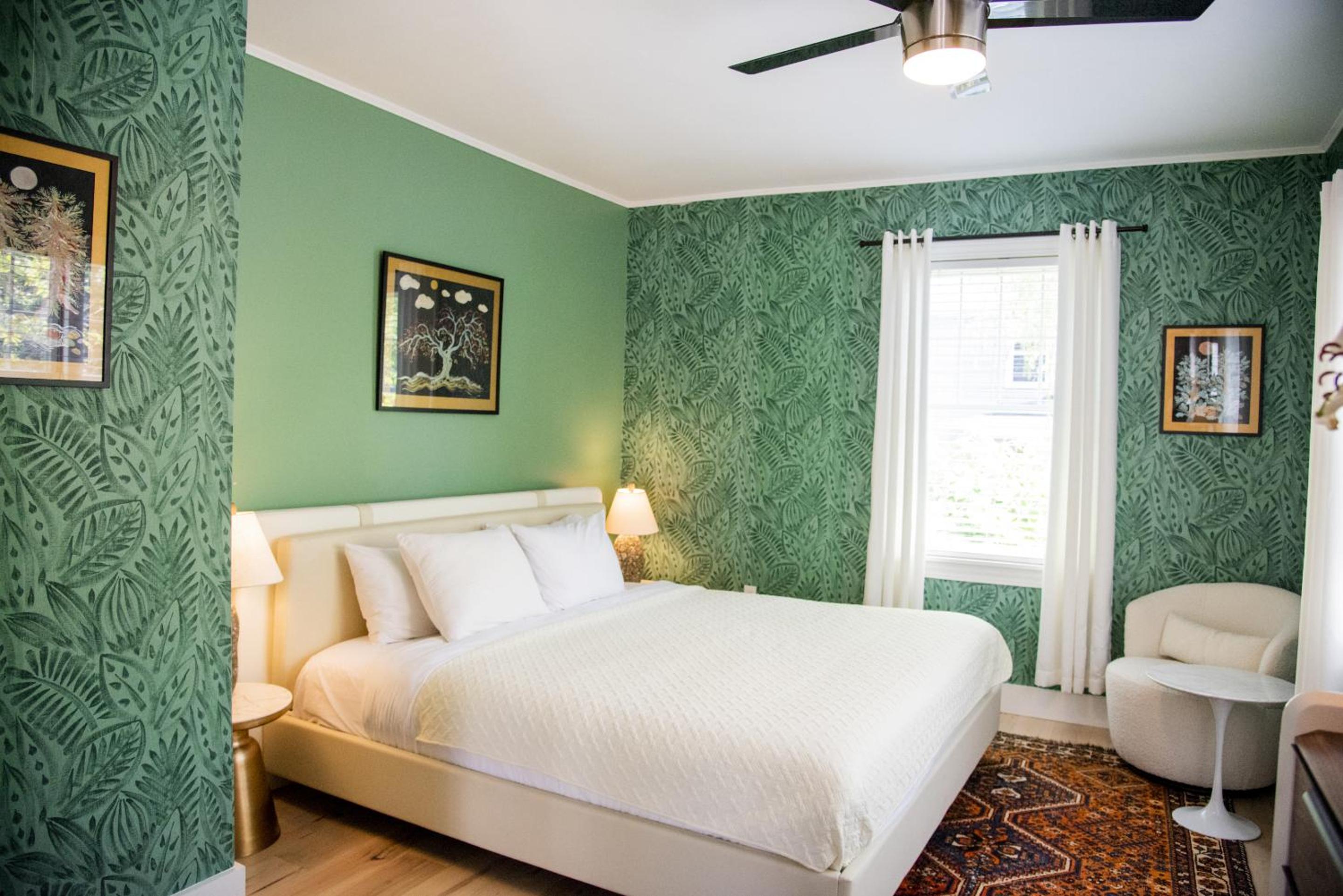 King Suite with Balcony photo 2