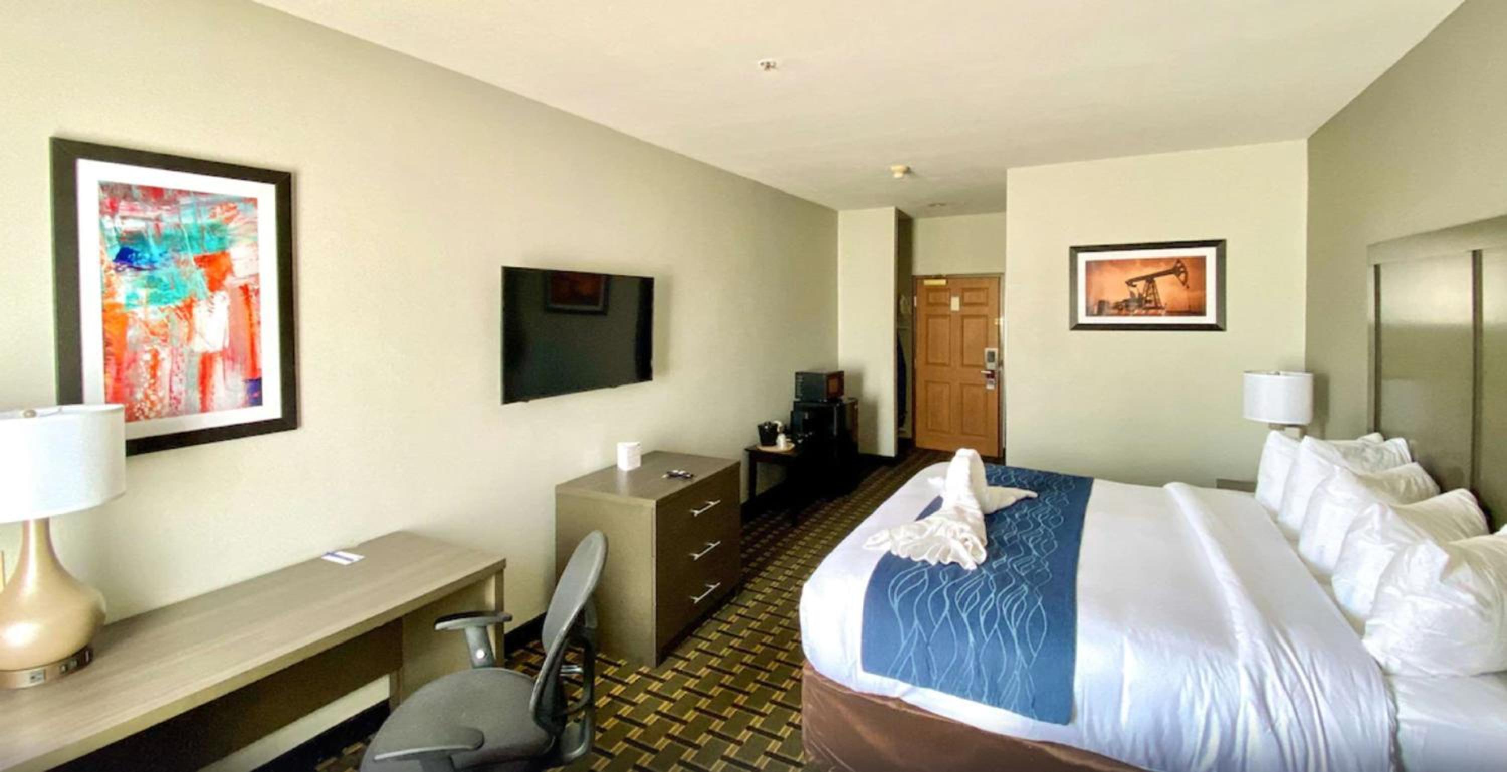 Queen Room with Two Queen Beds - Non-Smoking - Photo 5