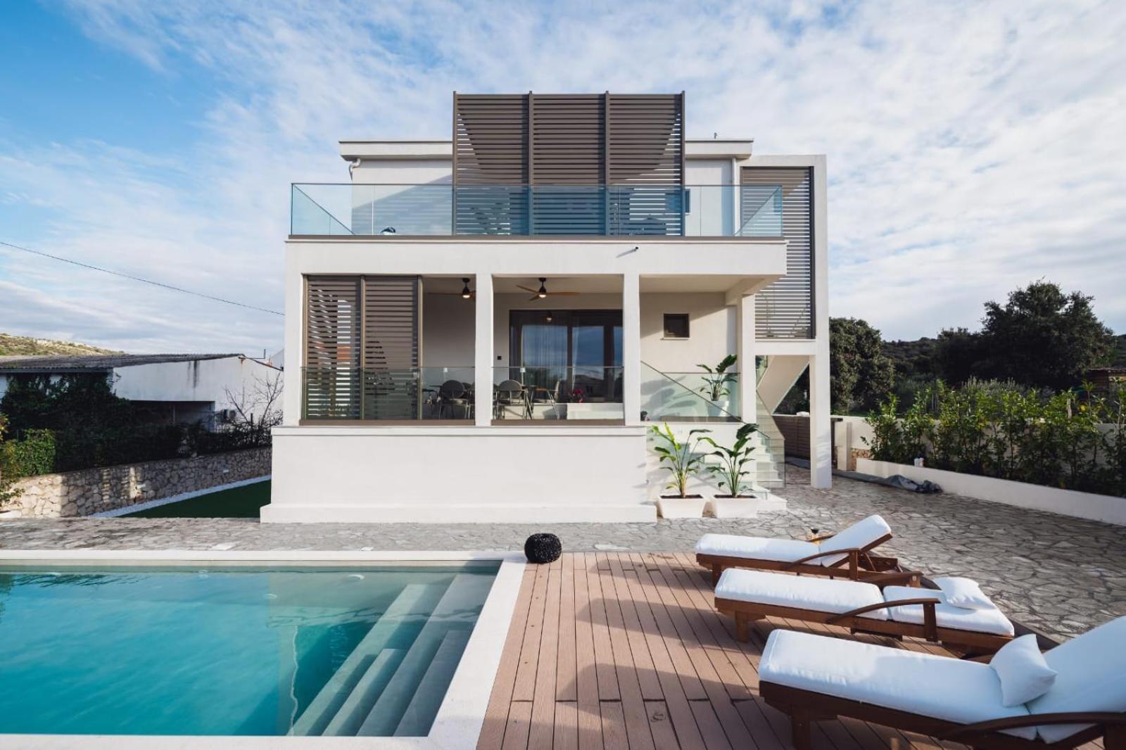 Villa photo 2