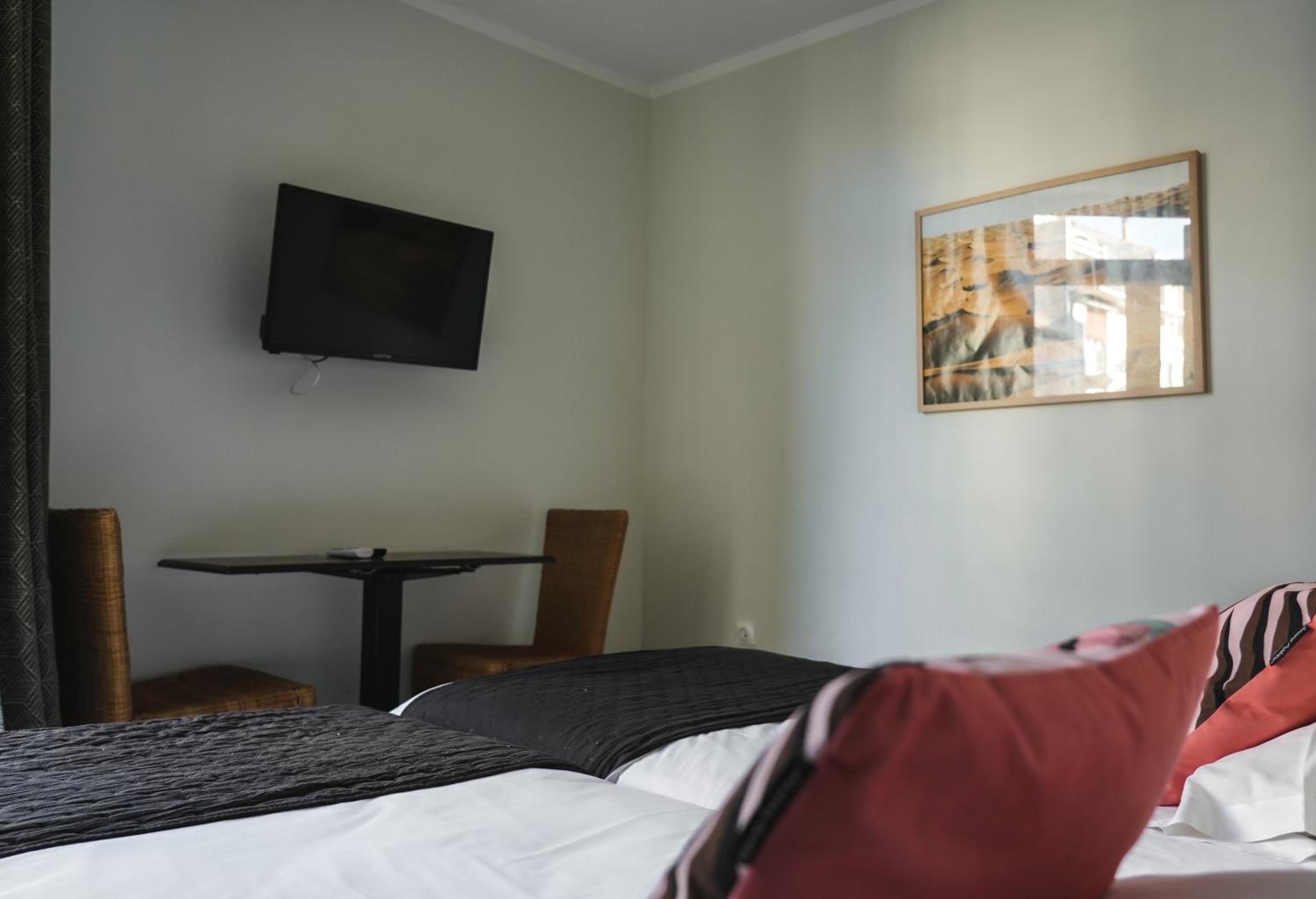 Standard Double Room - Photo 9