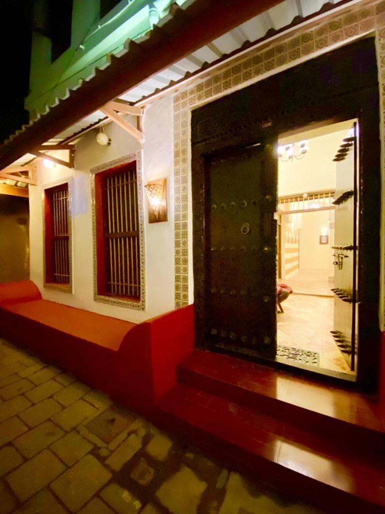 Deluxe Double Room with Bath - Photo 1