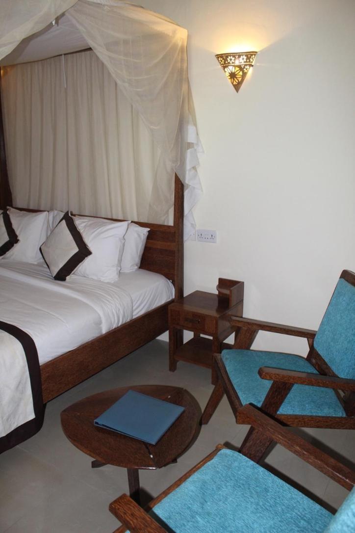 Deluxe Double Room with Bath - Photo 2