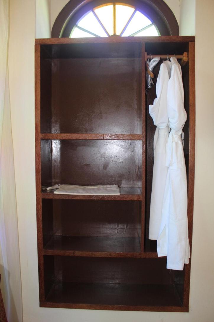 Deluxe Double Room with Bath - Photo 8