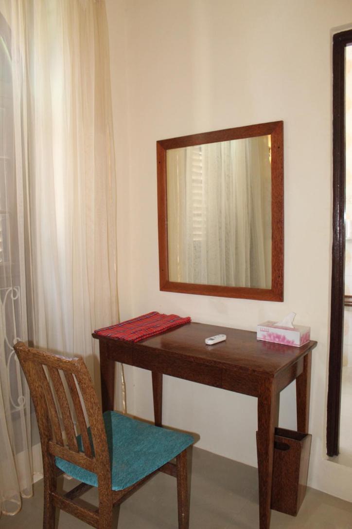 Deluxe Double Room with Bath - Photo 7