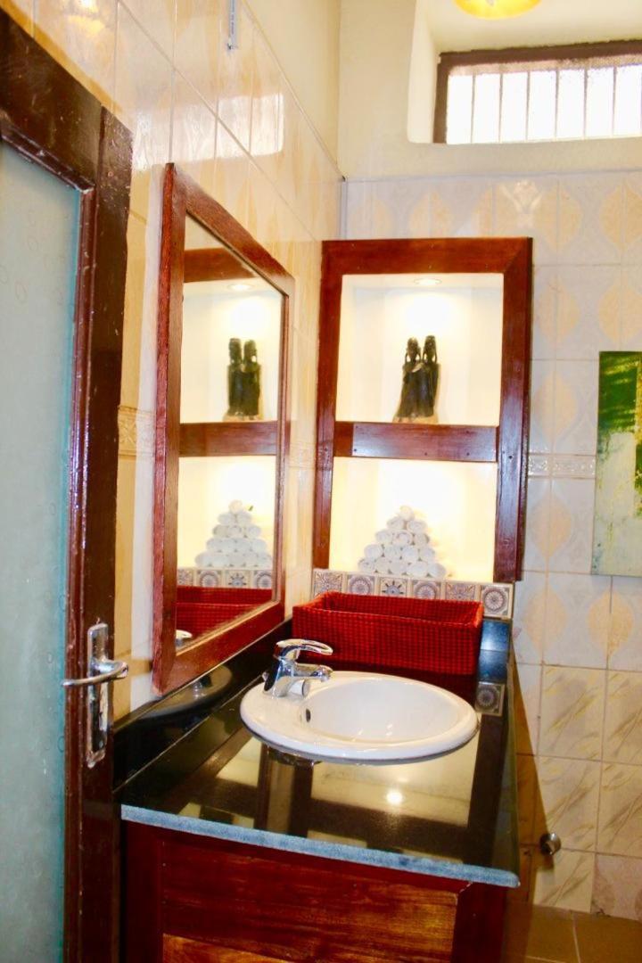 Deluxe Double Room with Bath - Photo 4