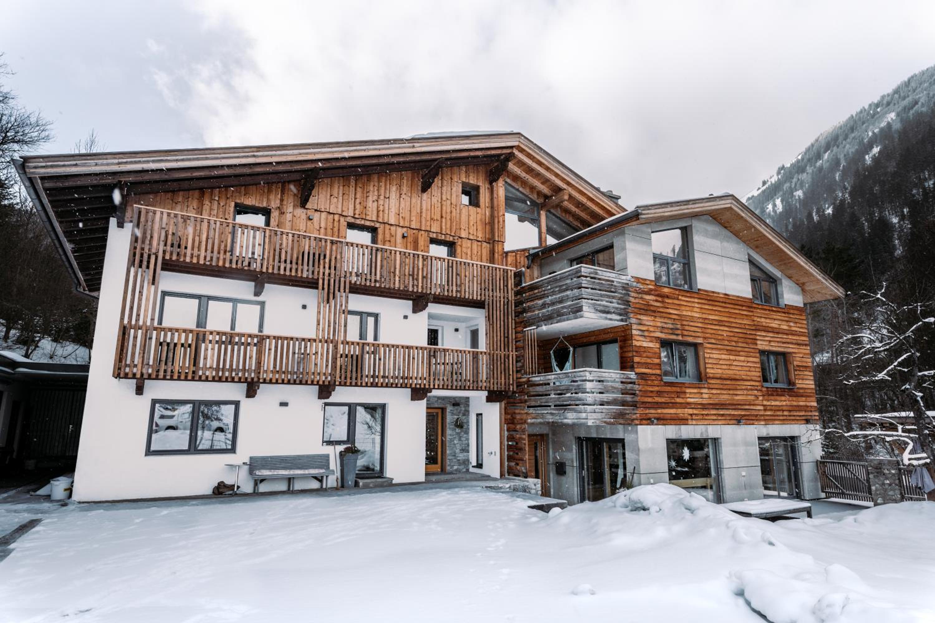 Apartment with Mountain View photo 2