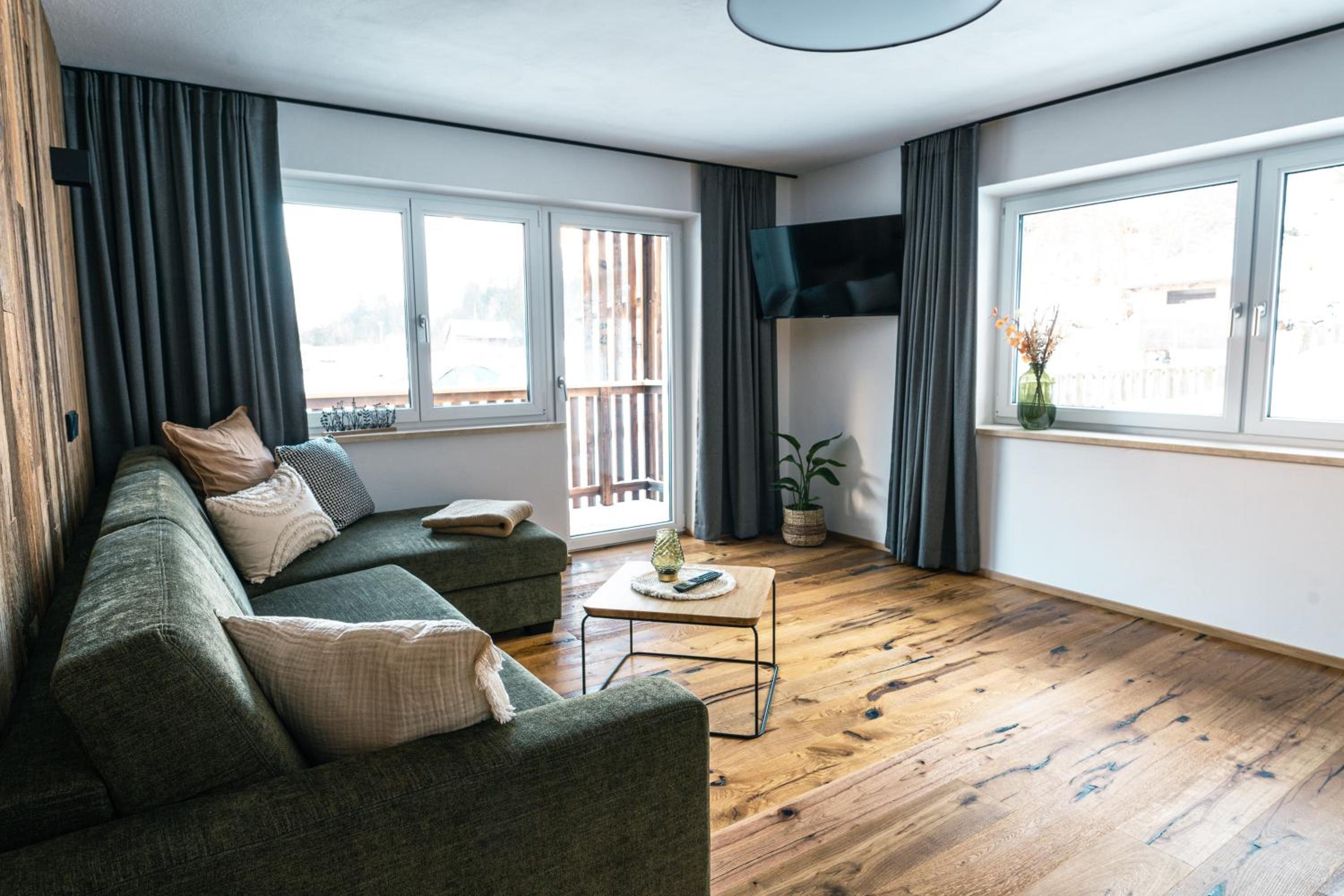 Apartment with Mountain View photo 3