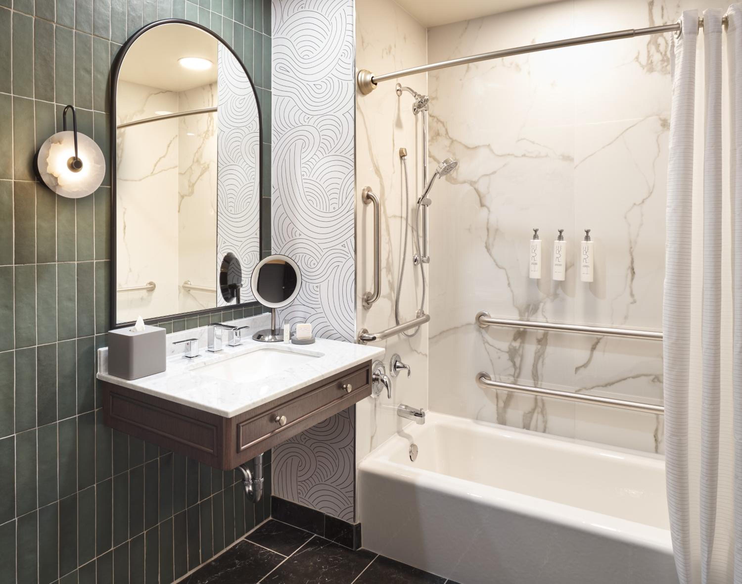 Standard King Room with Adapted Tub - Mobility Accessible