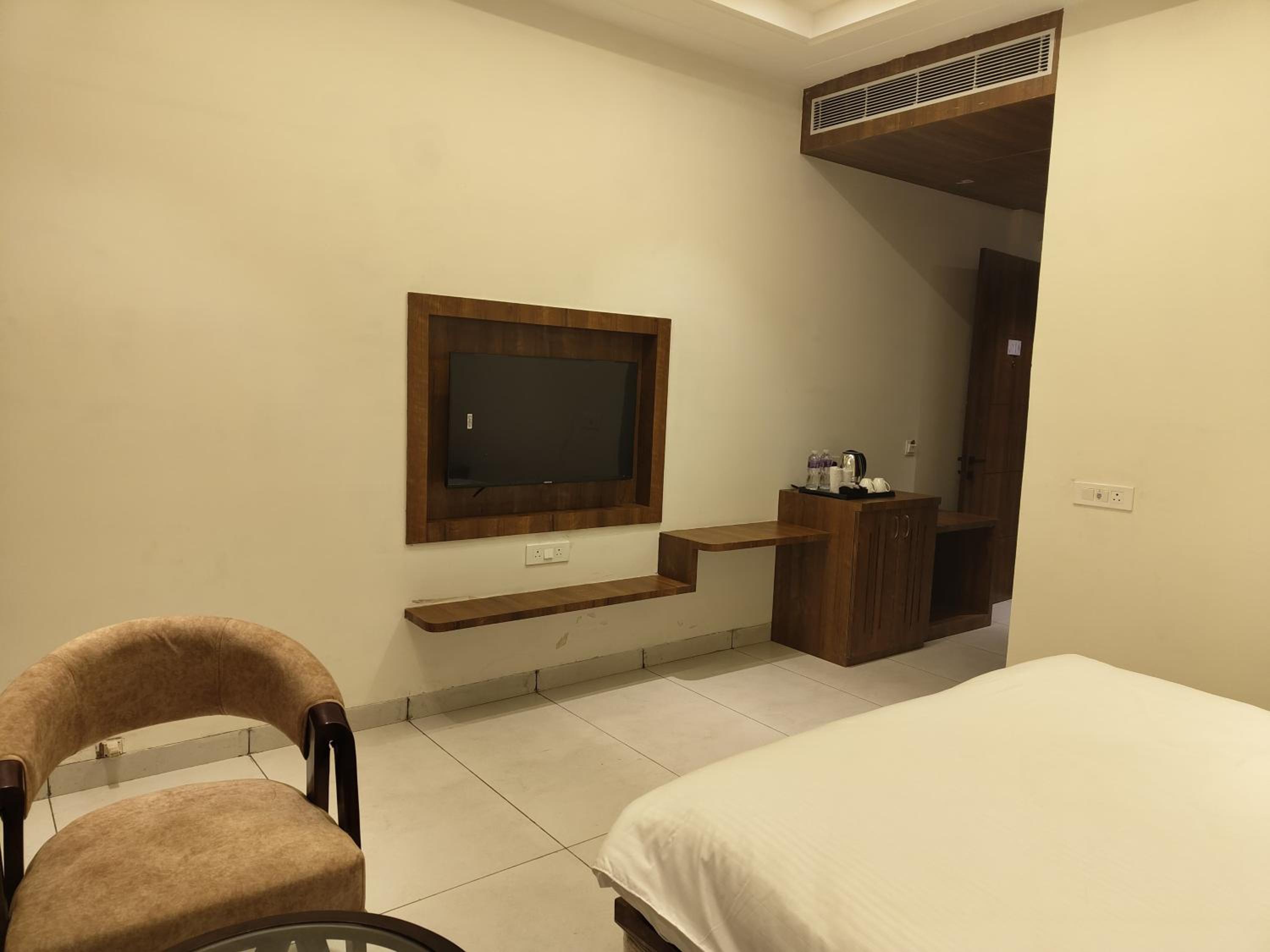 King Room with Balcony photo 2