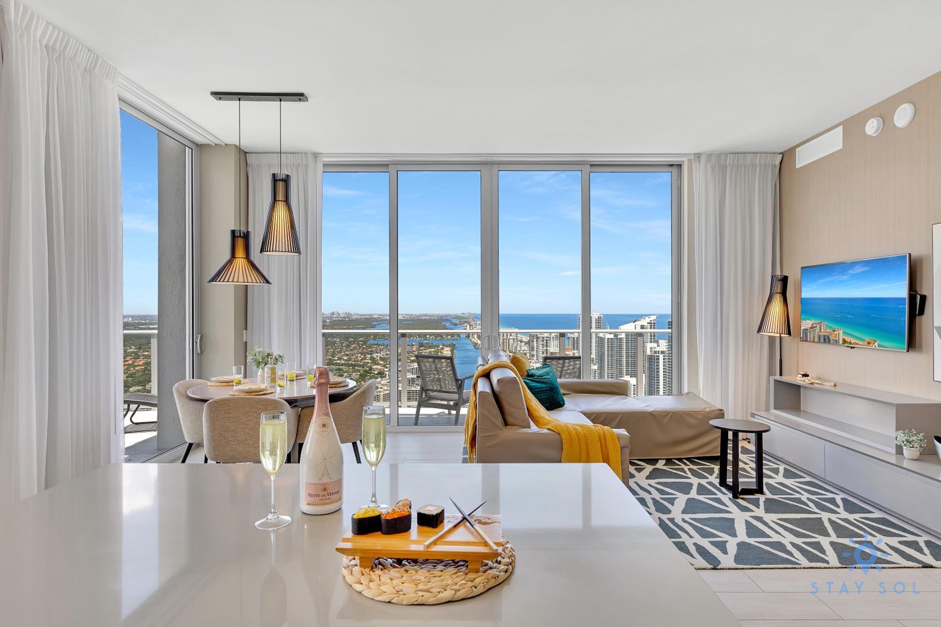 2 Bedroom Penthouse - Private Terrace Ocean Views