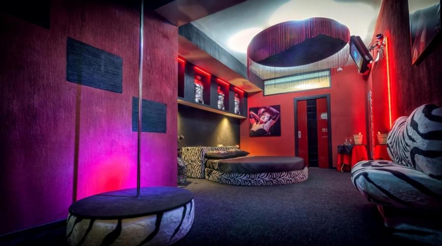 Deluxe Suite with Spa Bath - Photo 6