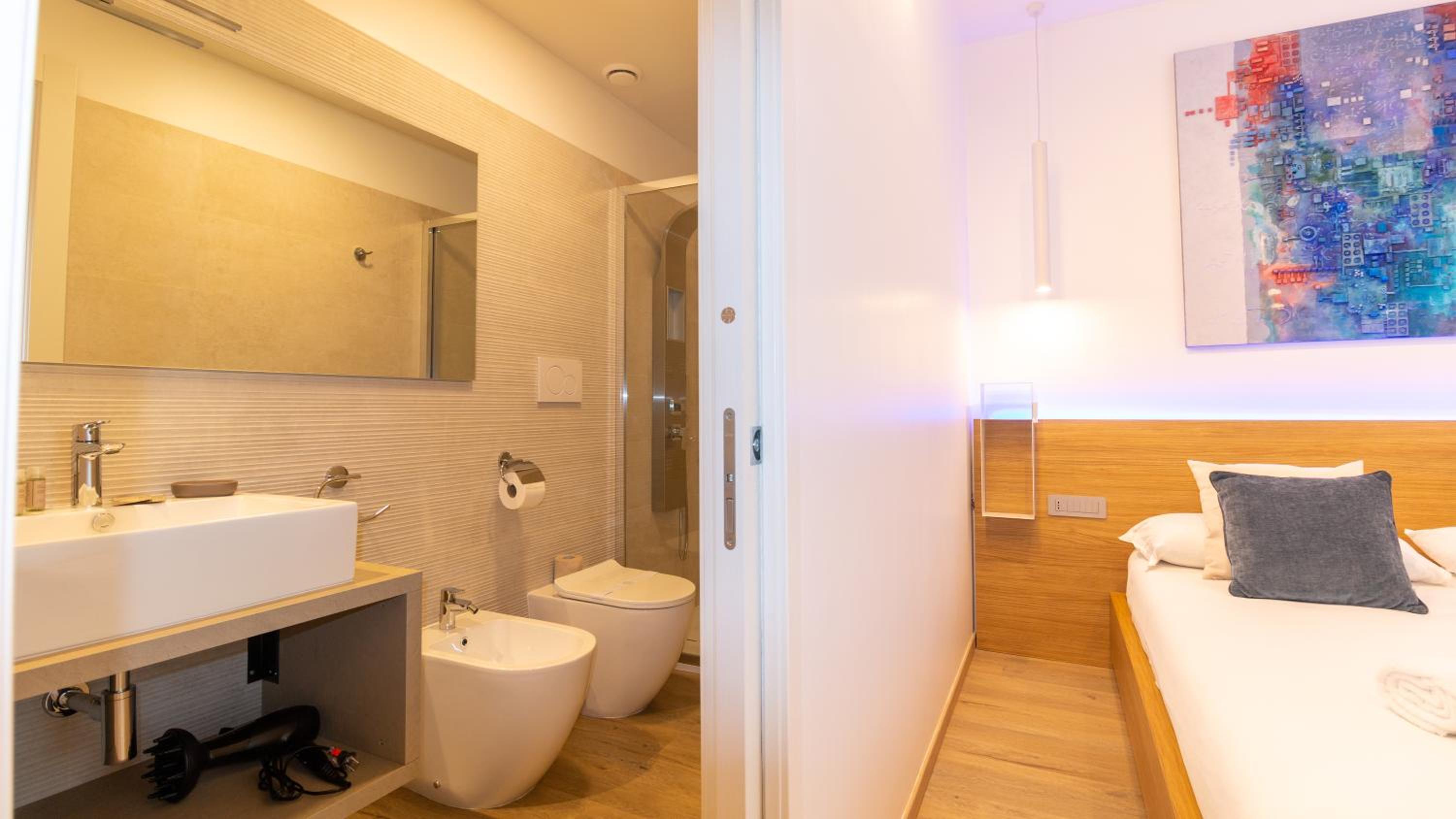 Double Room with Balcony - Photo 2