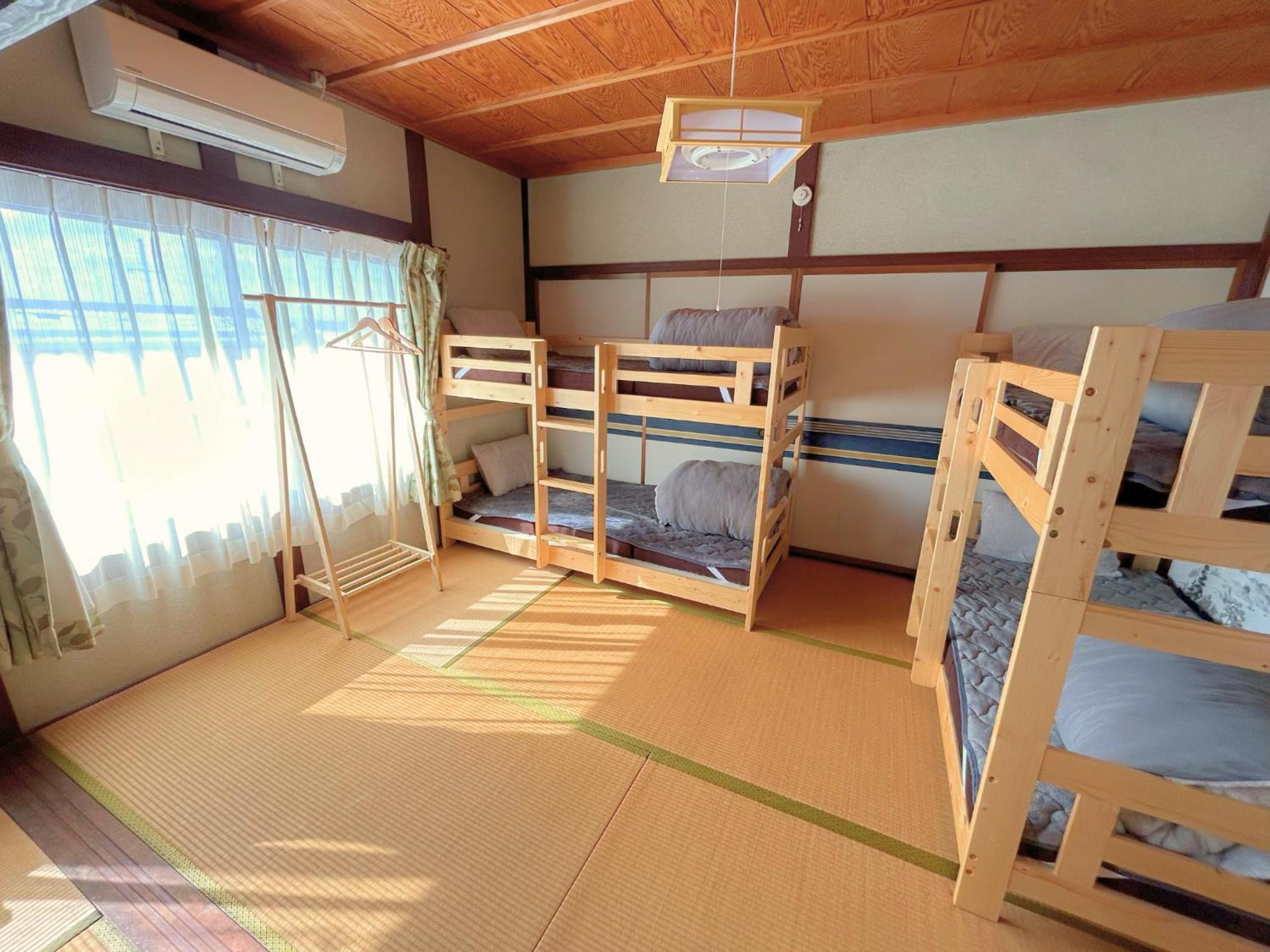 8-Bed Mixed Dormitory Room photo 2