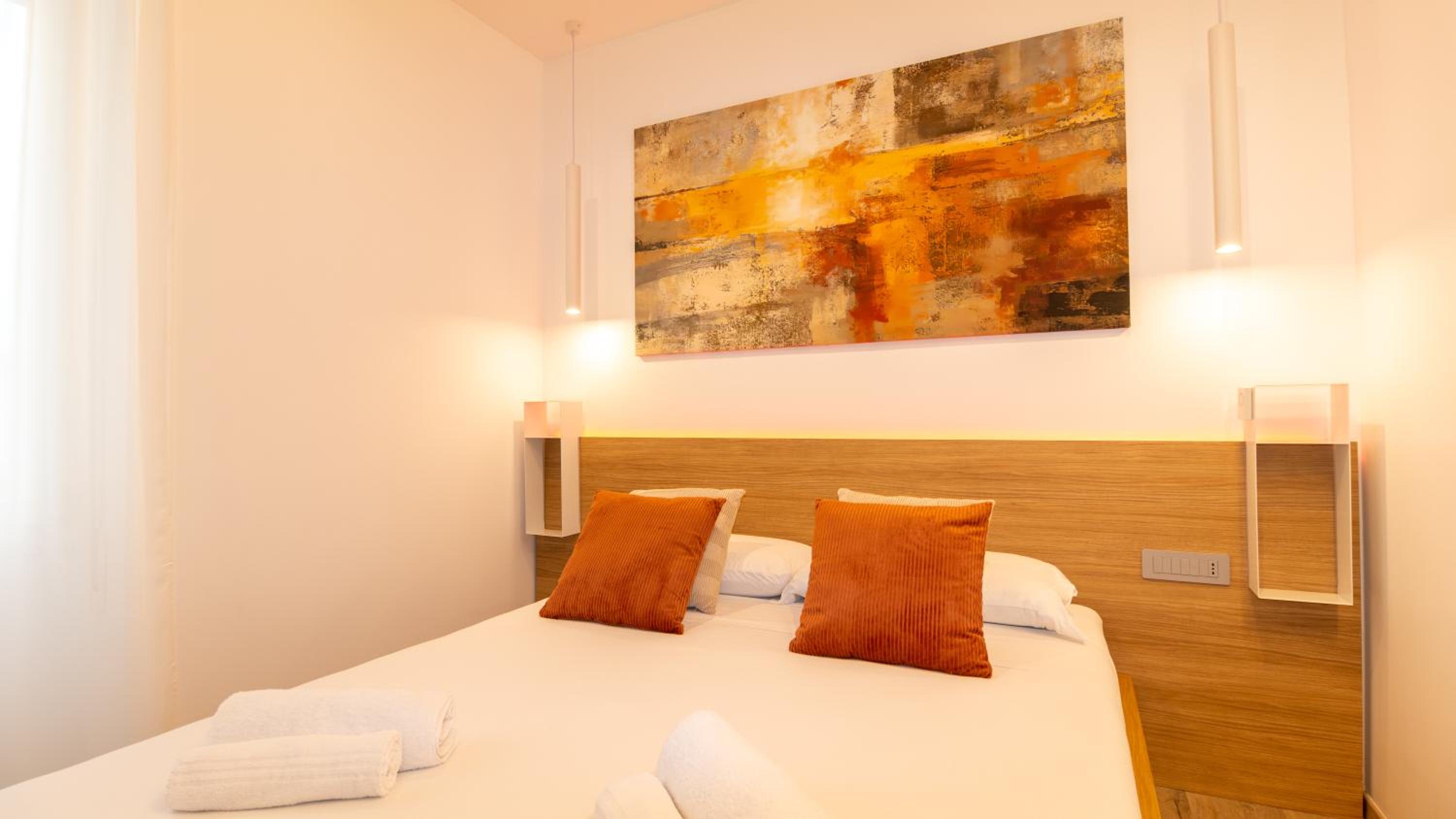 Double Room with Balcony - Photo 13