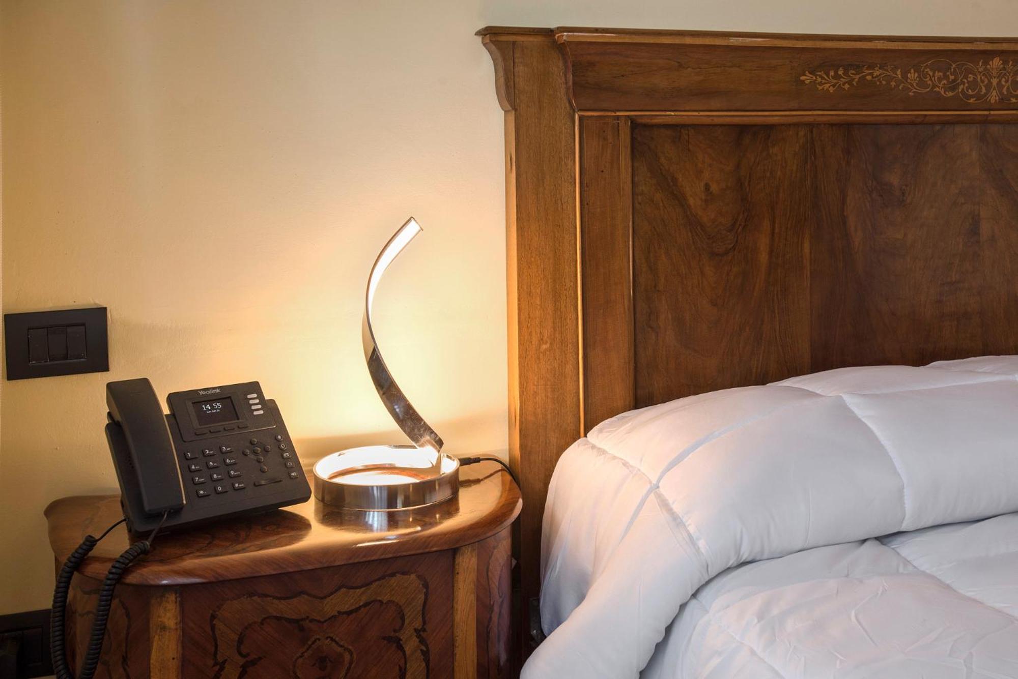 Deluxe Double Room with Balcony photo 3