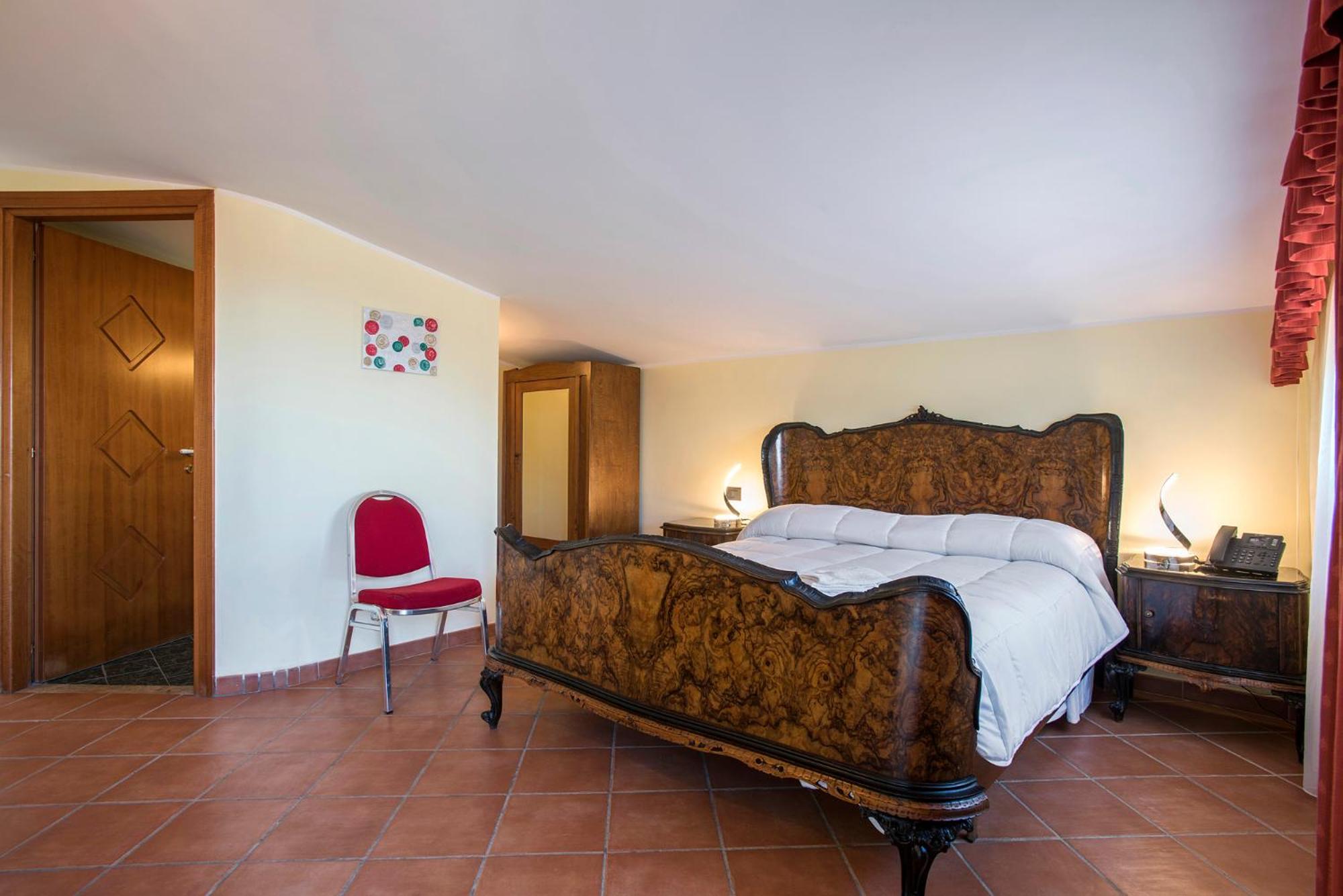 Deluxe Double Room with Balcony photo 2