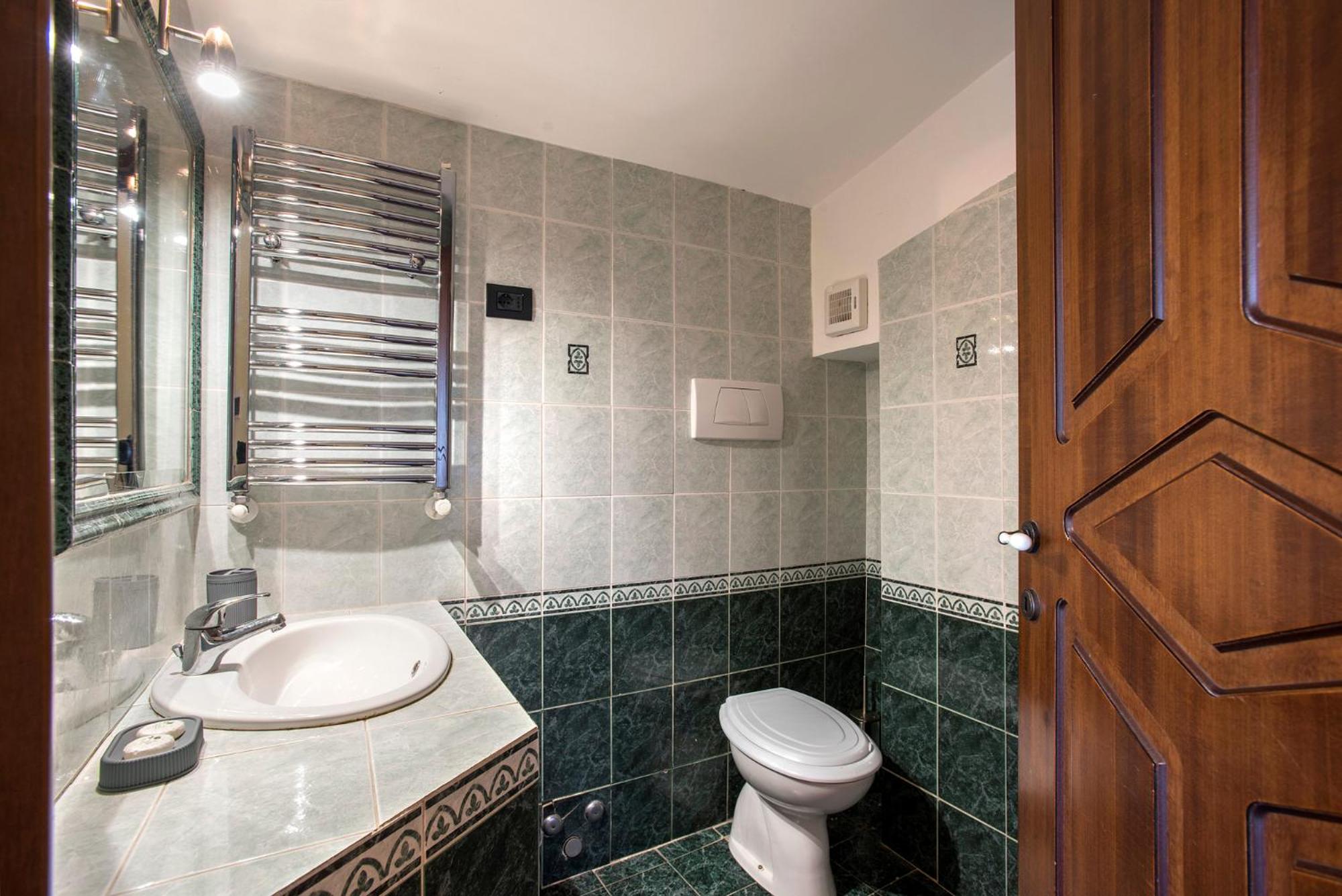 Deluxe Double Room with Balcony photo 1