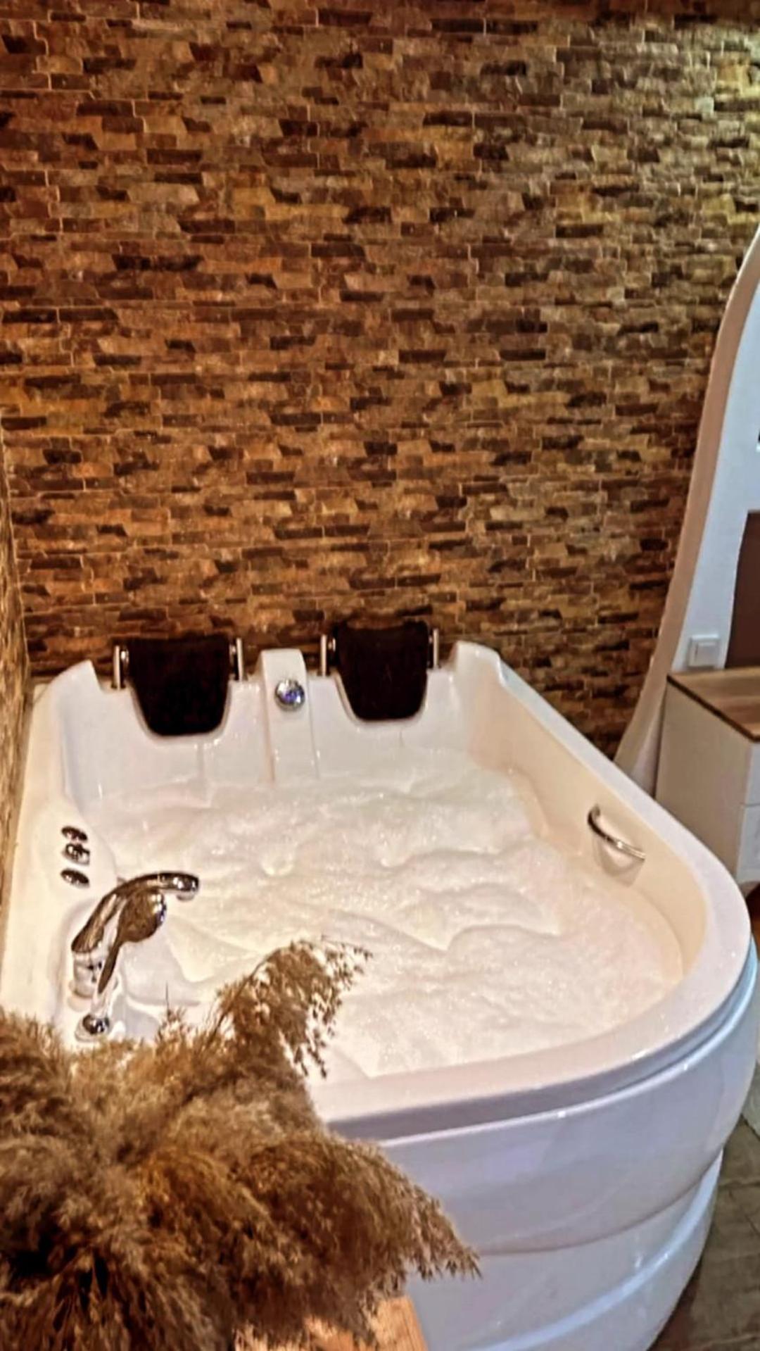 Deluxe Double Room with Bath photo 2