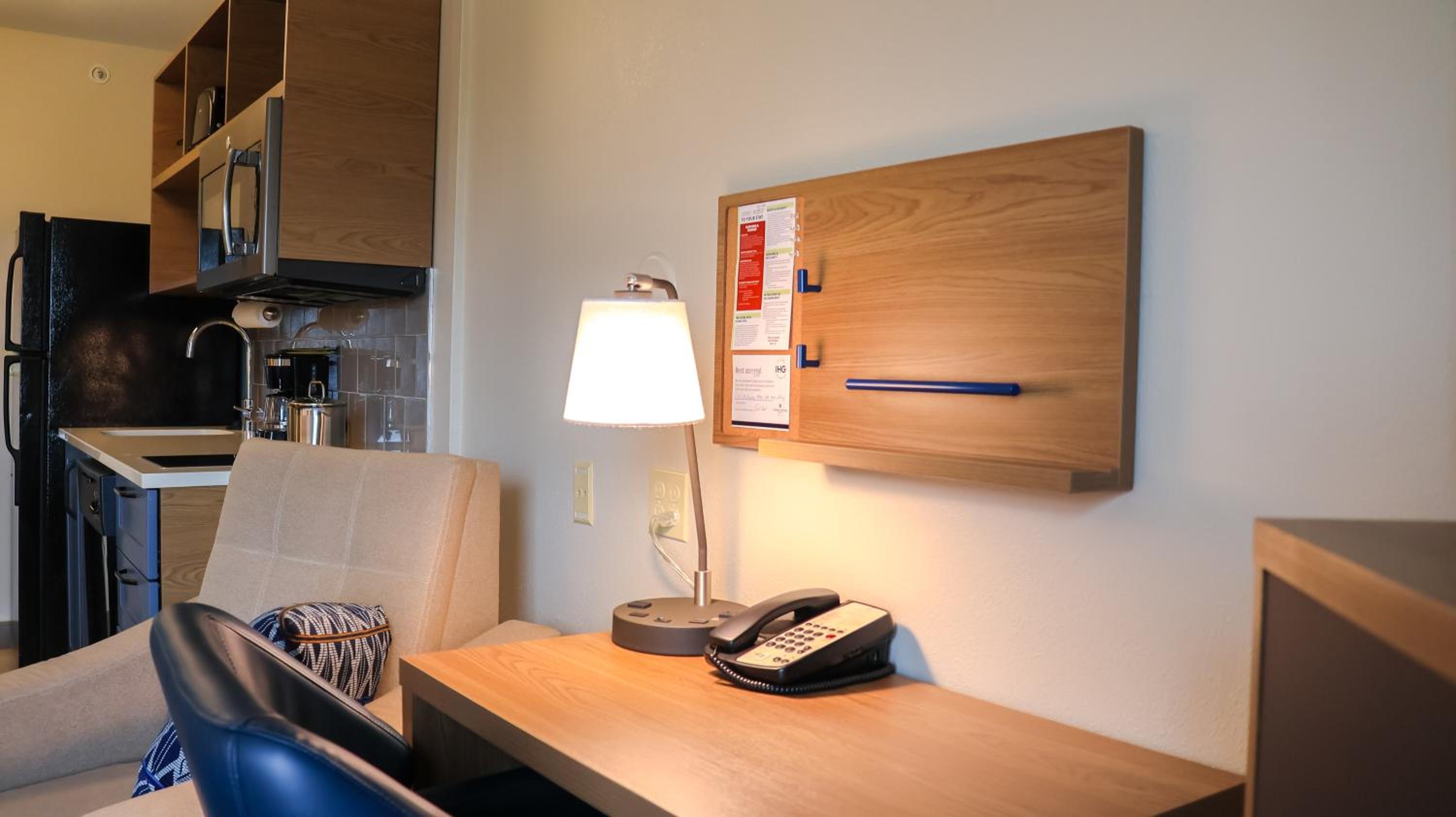 Queen Studio Suite - Photo 1