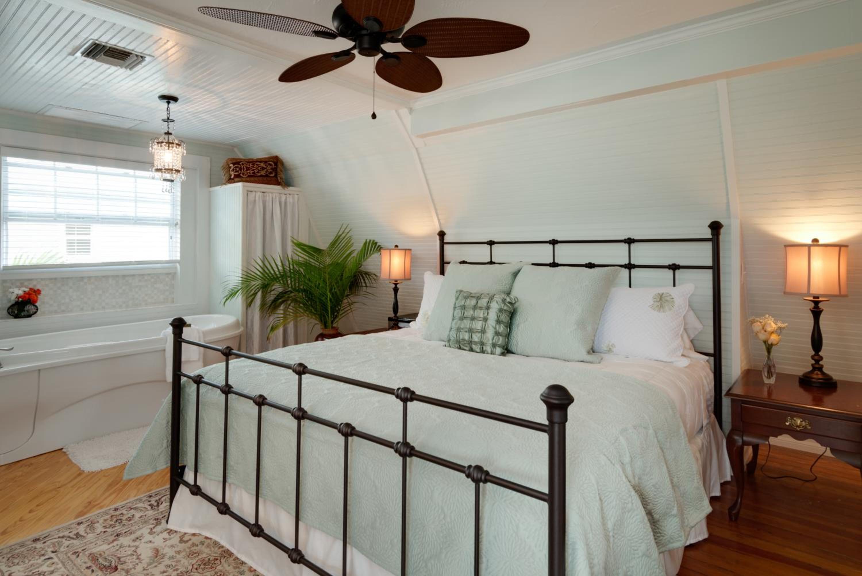 Deluxe King Room photo 2