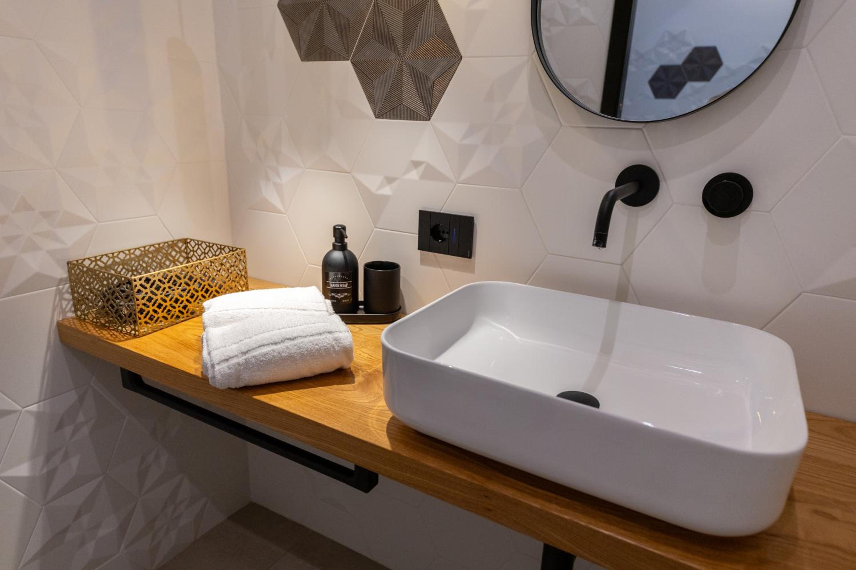 Deluxe Suite with Spa Bath photo 3