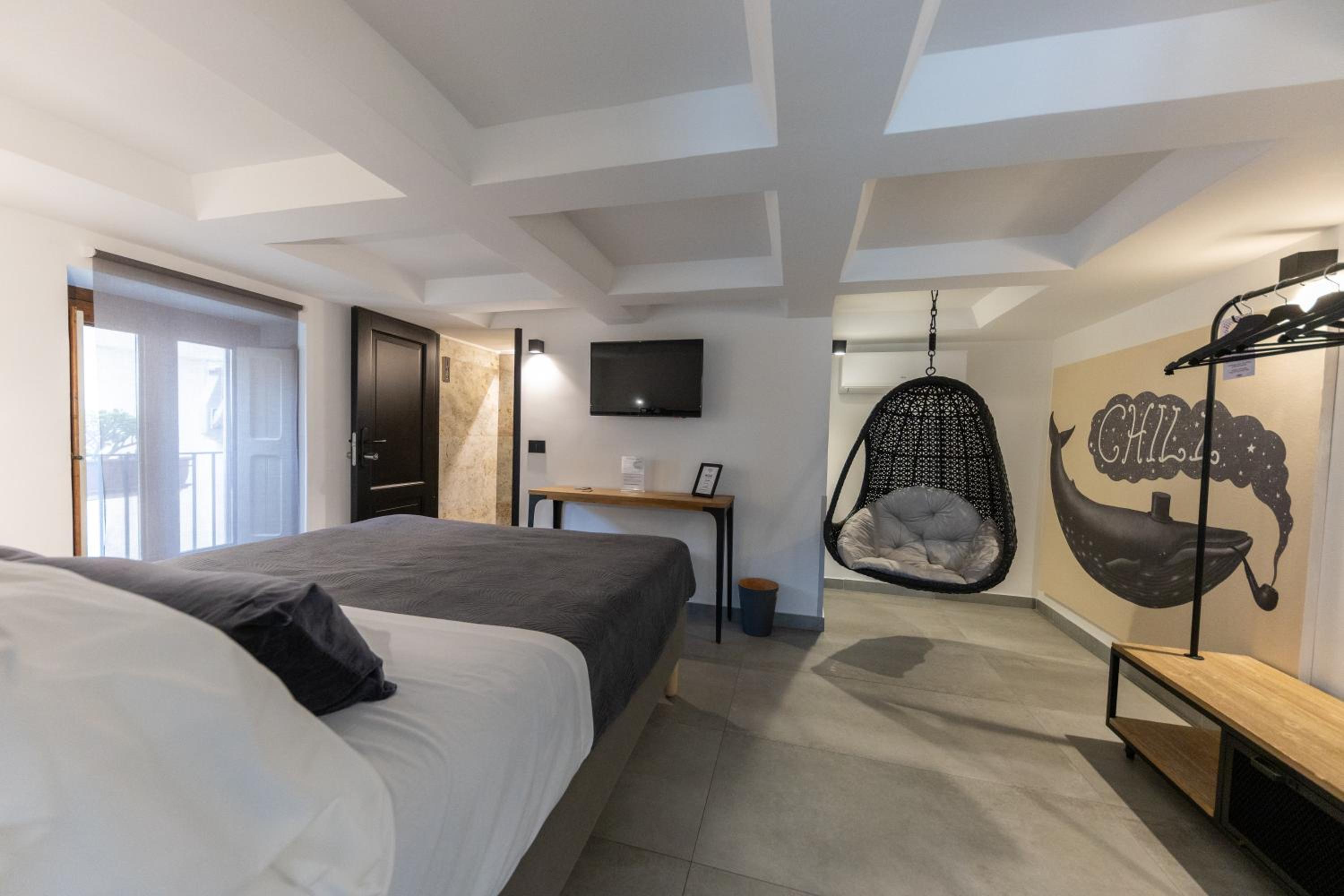 Queen Suite with Spa Bath photo 2