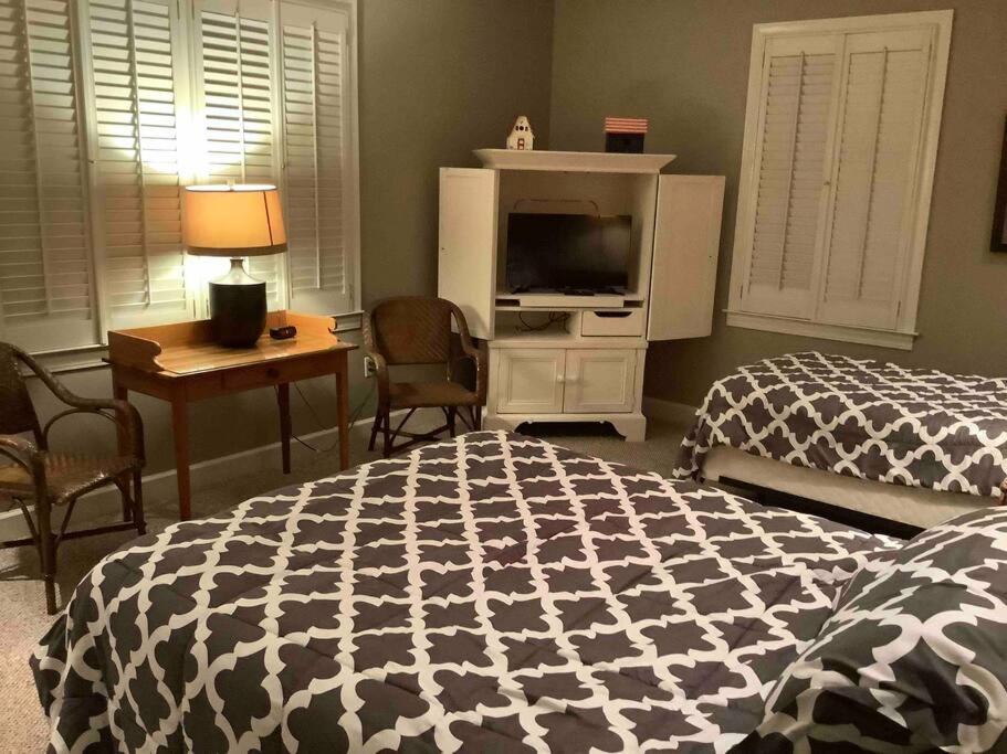 Seven-Bedroom House photo 2