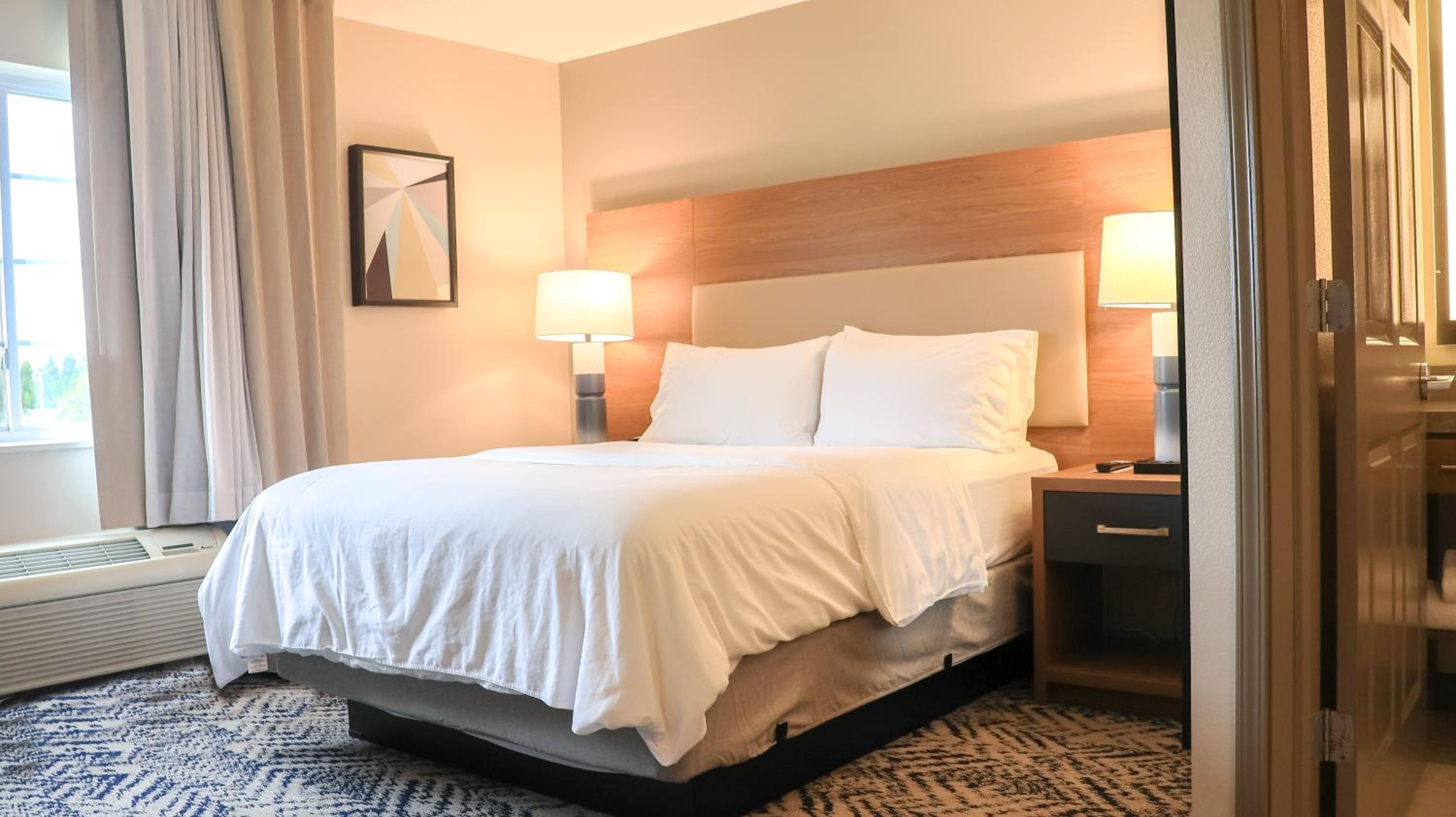 One-Bedroom Queen Suite - Accessible photo 3