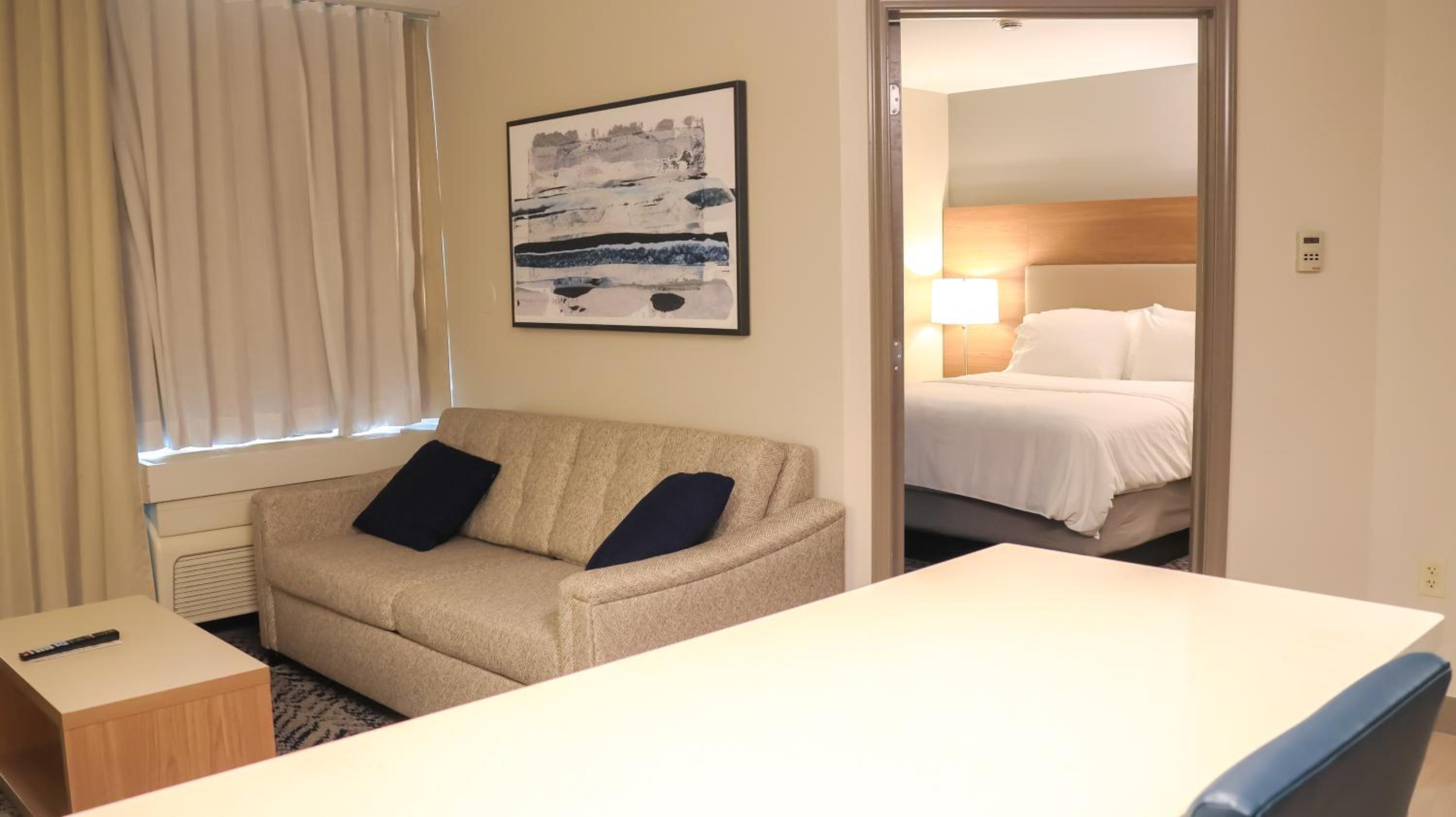 One-Bedroom Queen Suite - Accessible photo 2