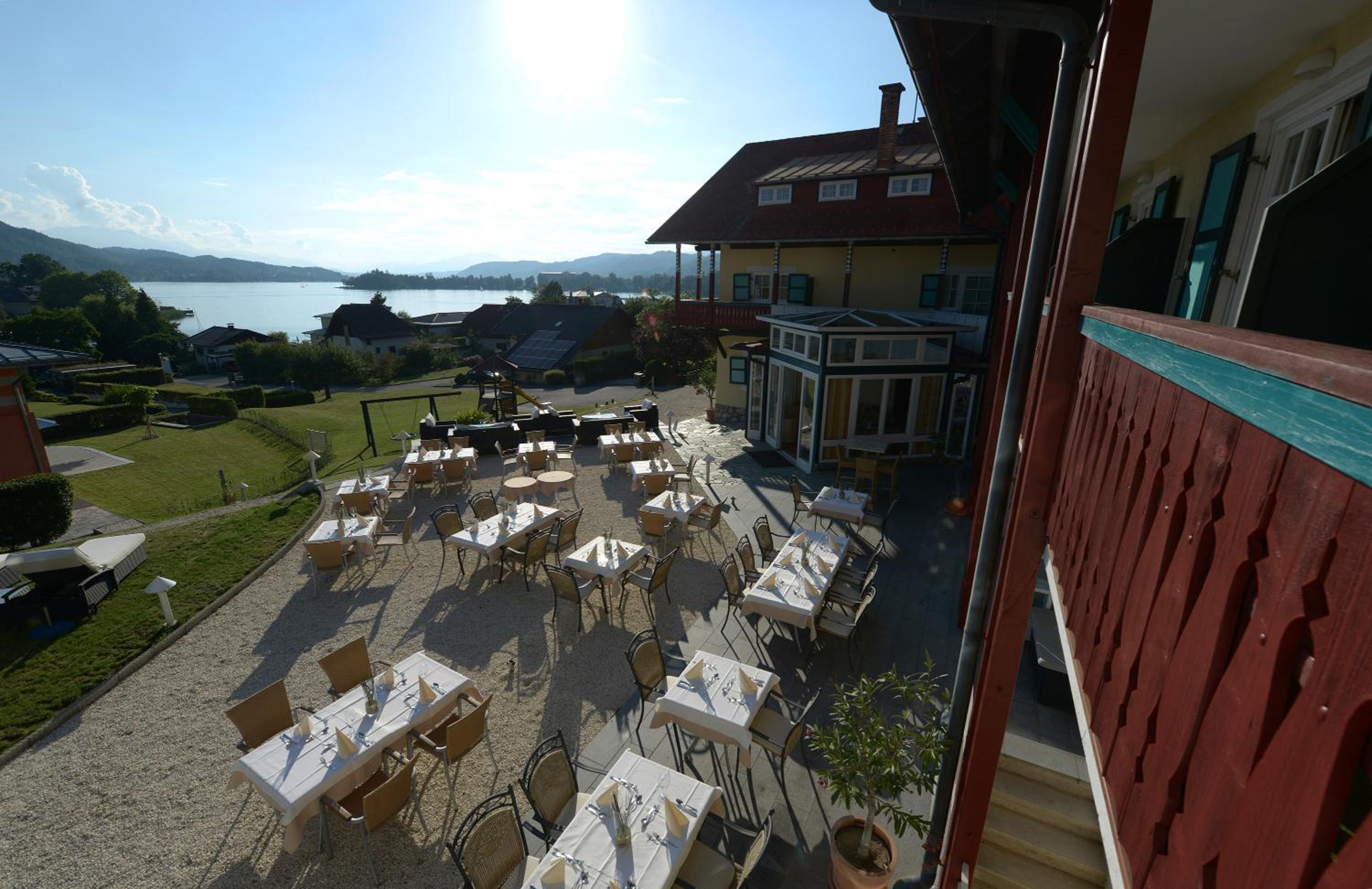 Double Room with Balcony and Lake View photo 3
