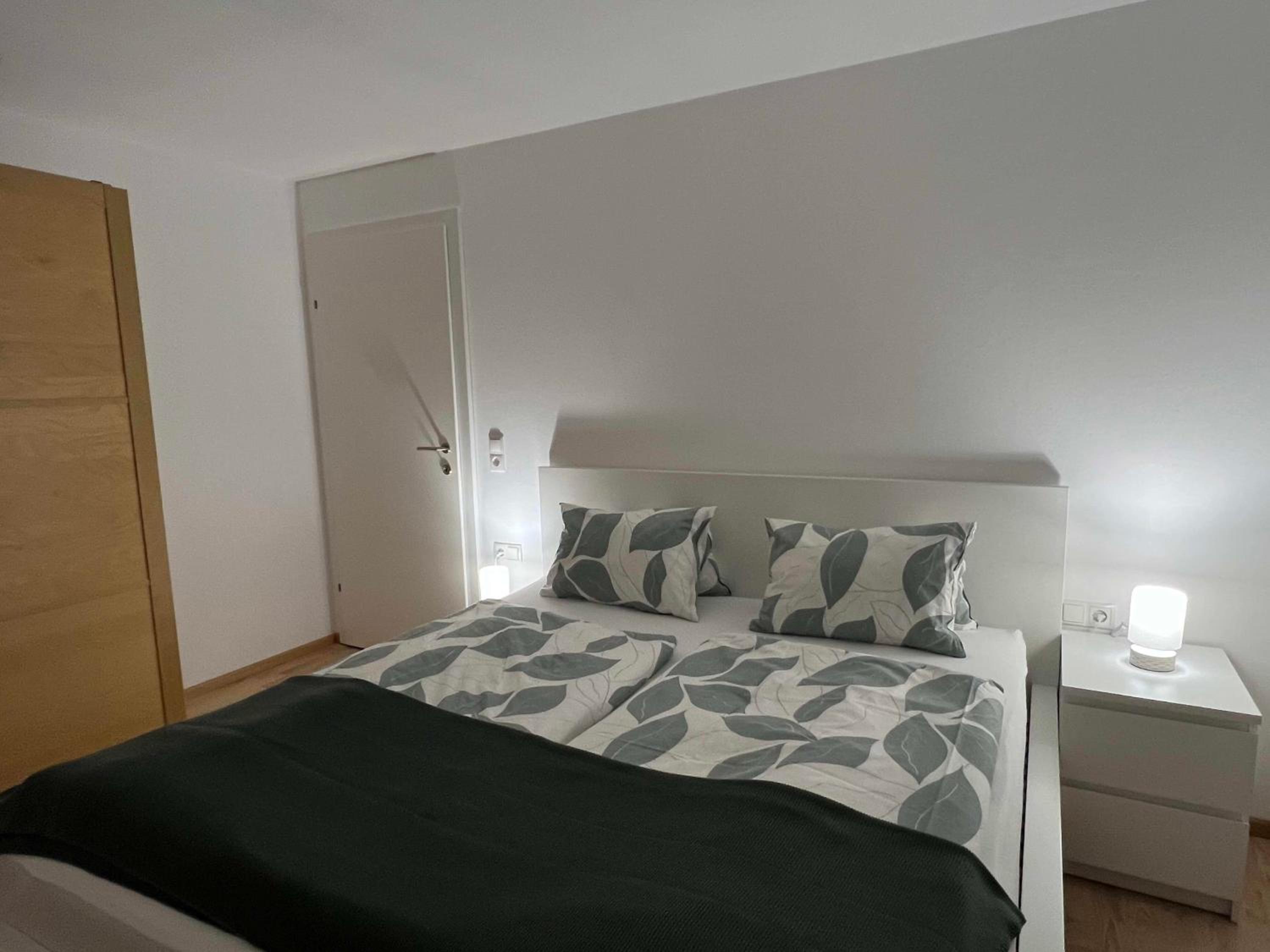 One-Bedroom Apartment with Shower photo 1