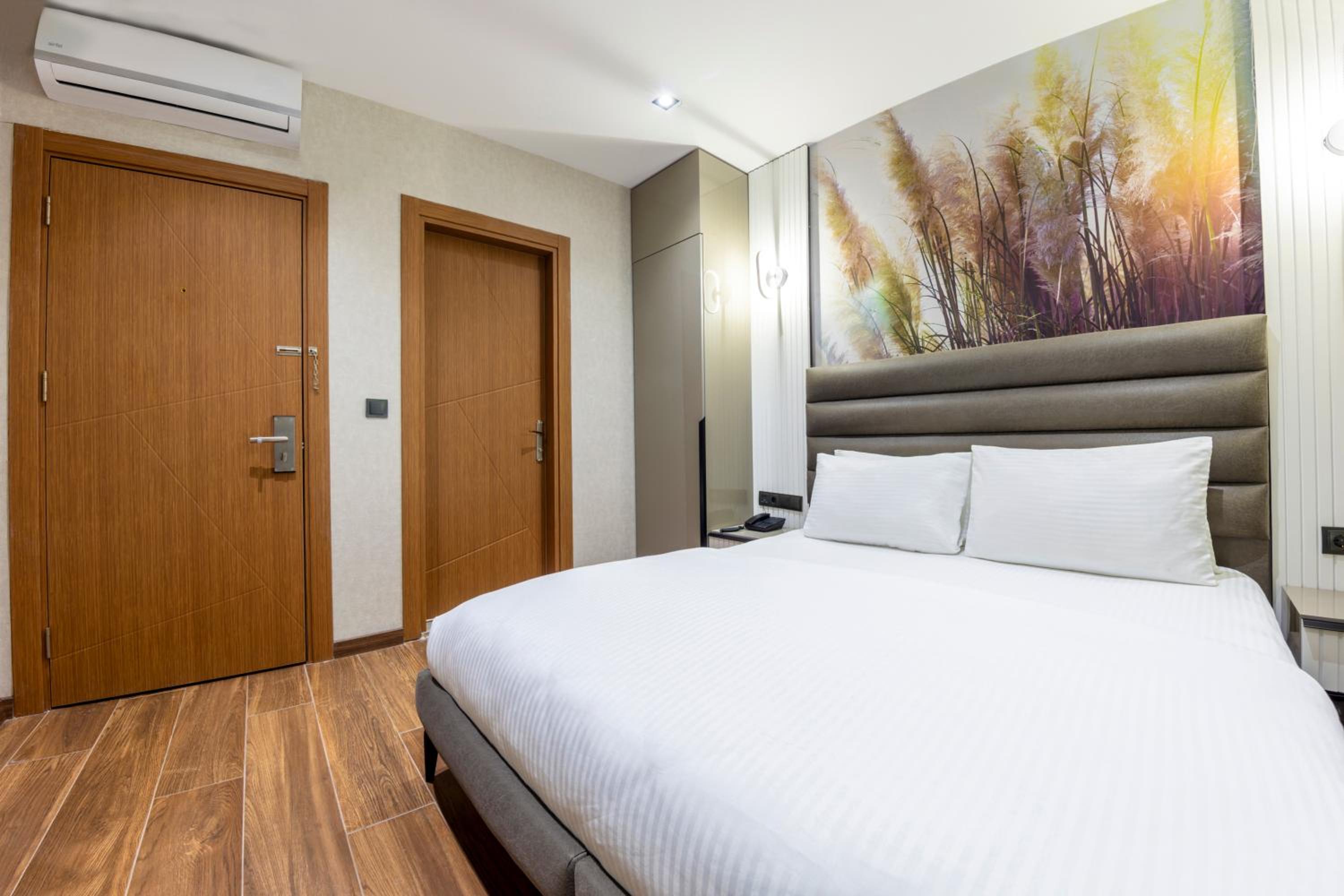 Standard Double Room - Photo 14