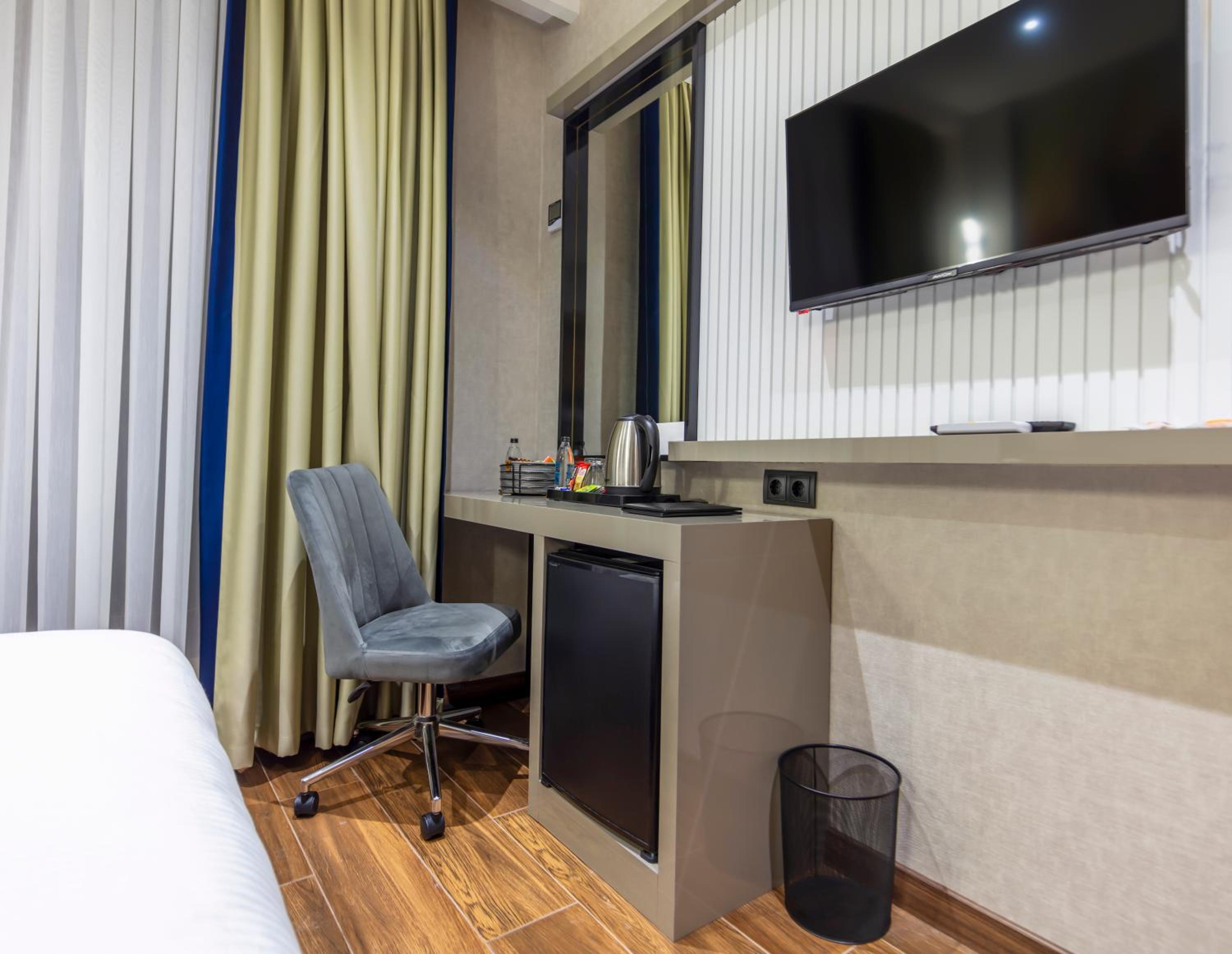 Standard Double Room - Photo 12