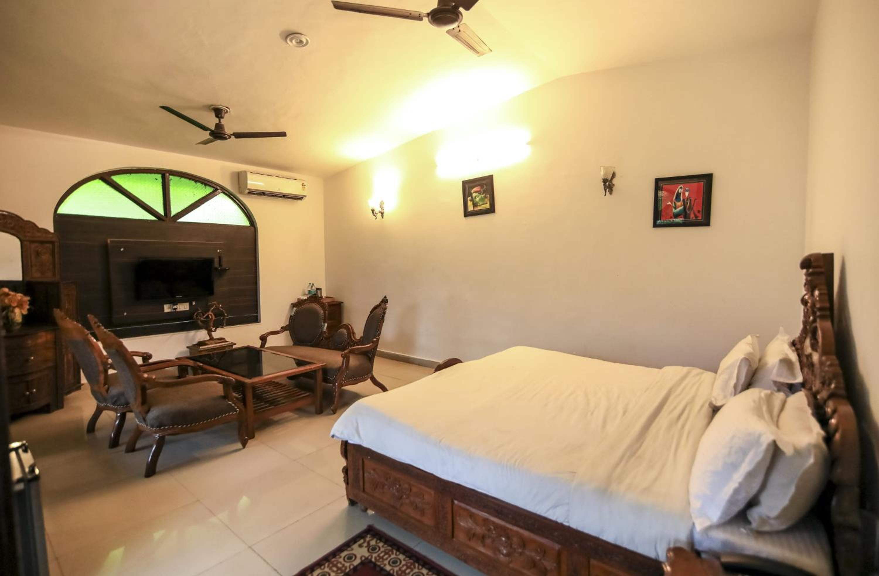 King Suite with Balcony photo 1
