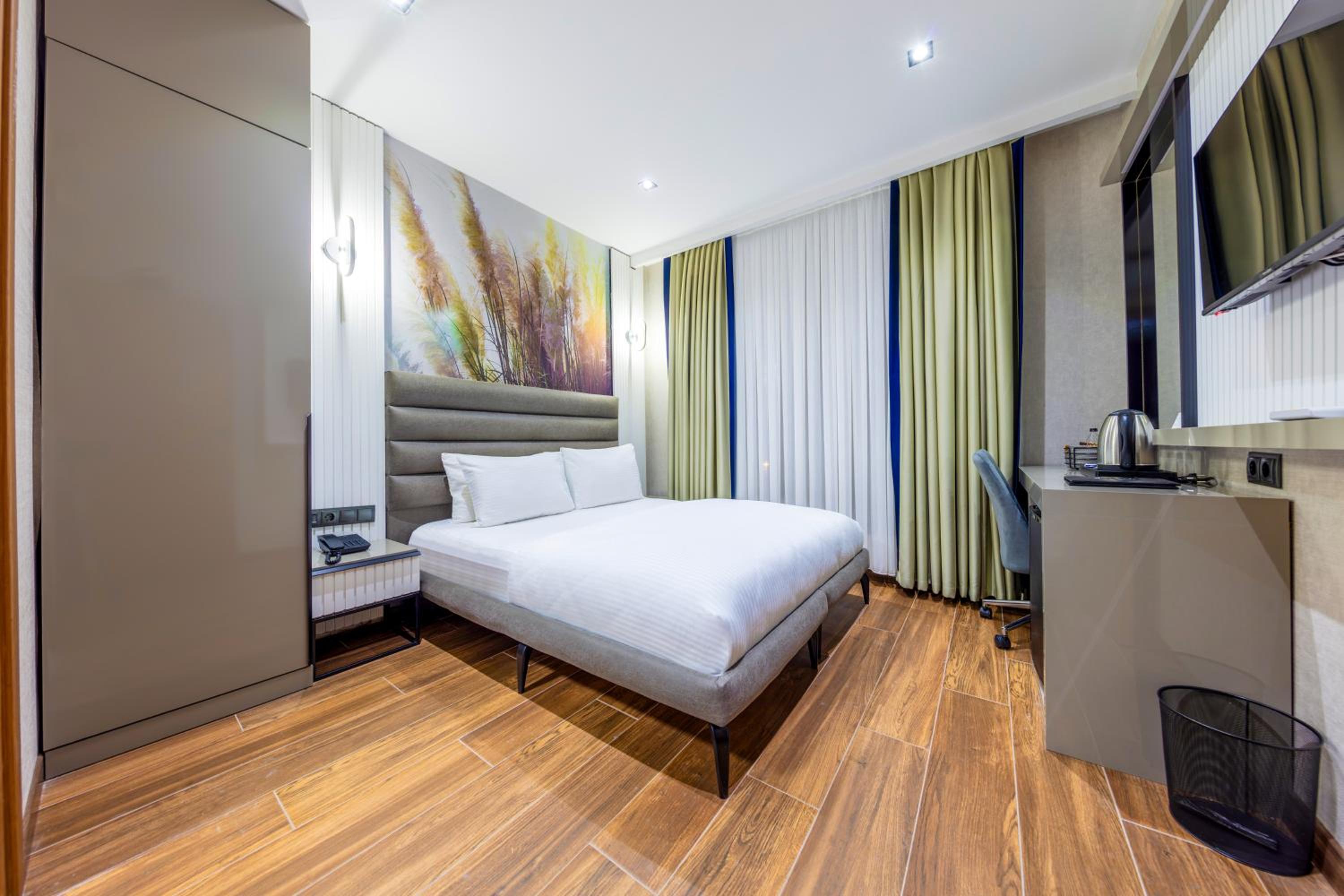 Standard Double Room - Photo 23