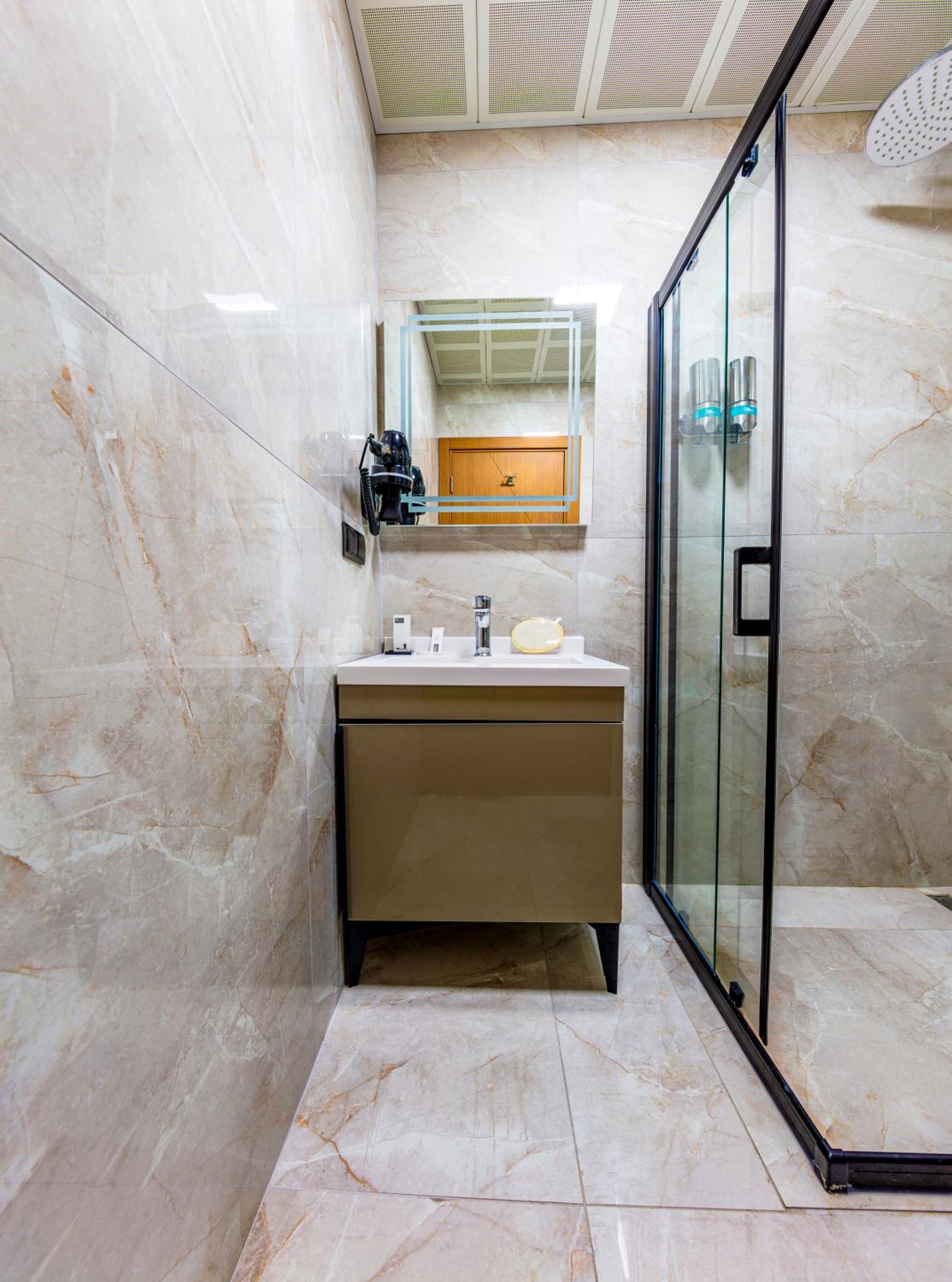 Standard Double Room - Photo 8