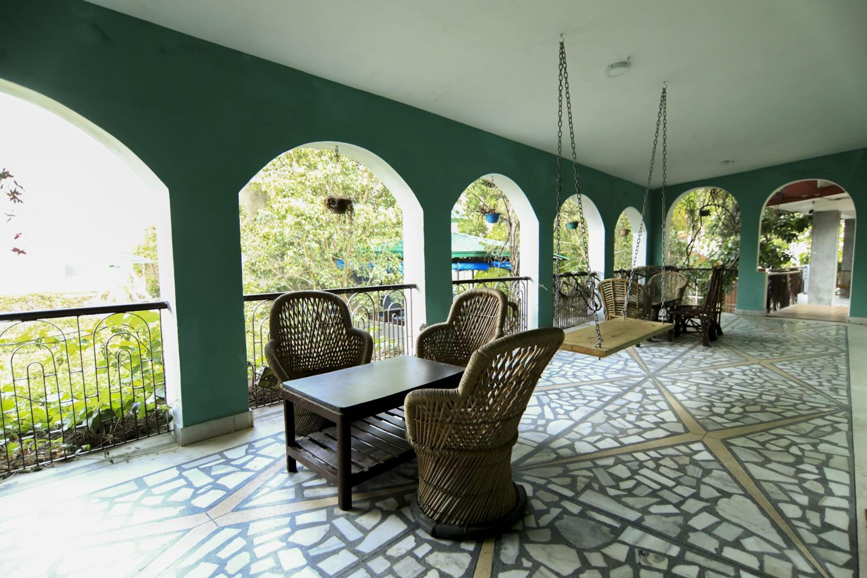 Premium Room with Balcony - Photo 9