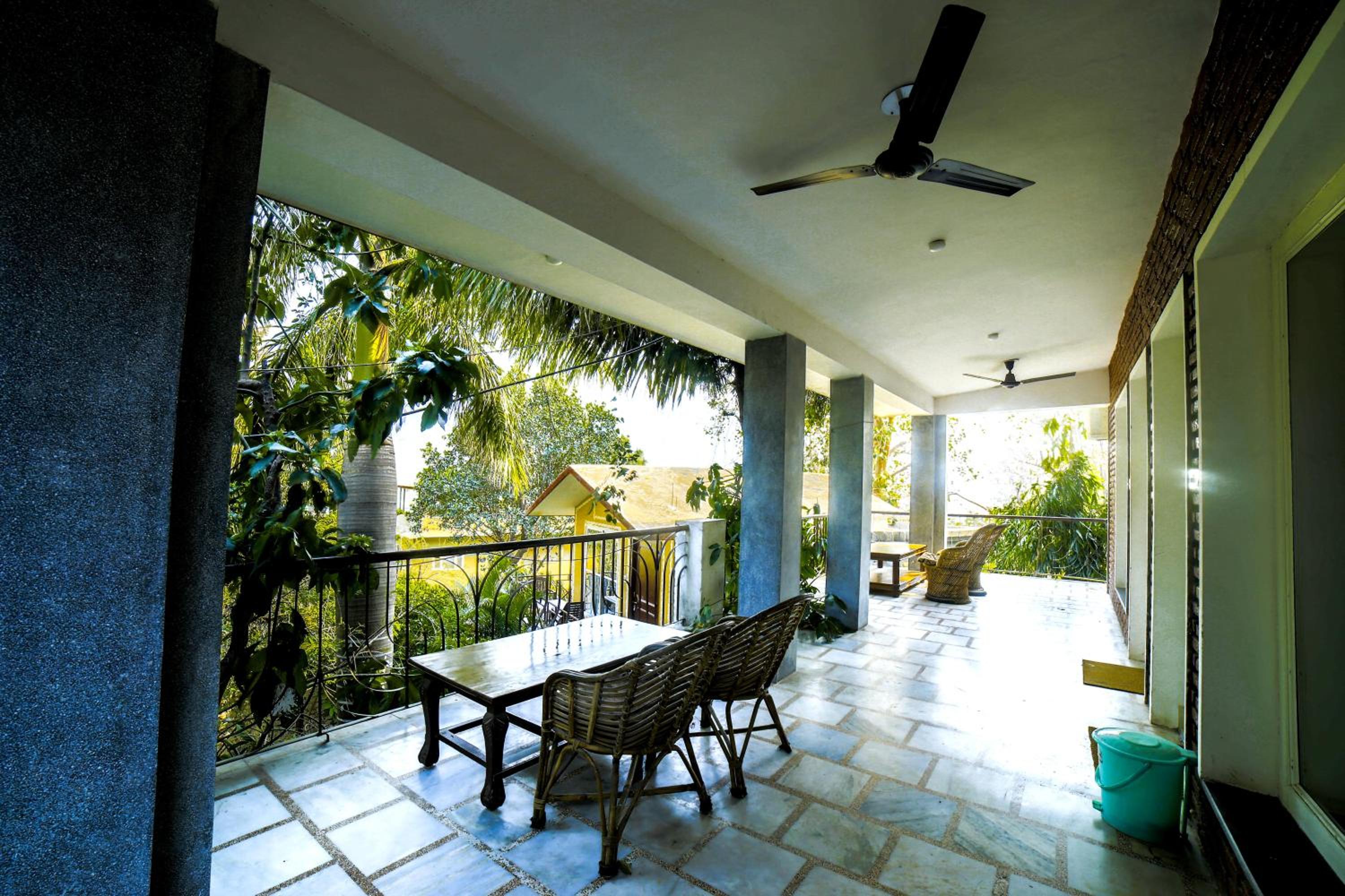 Premium Room with Balcony - Photo 3