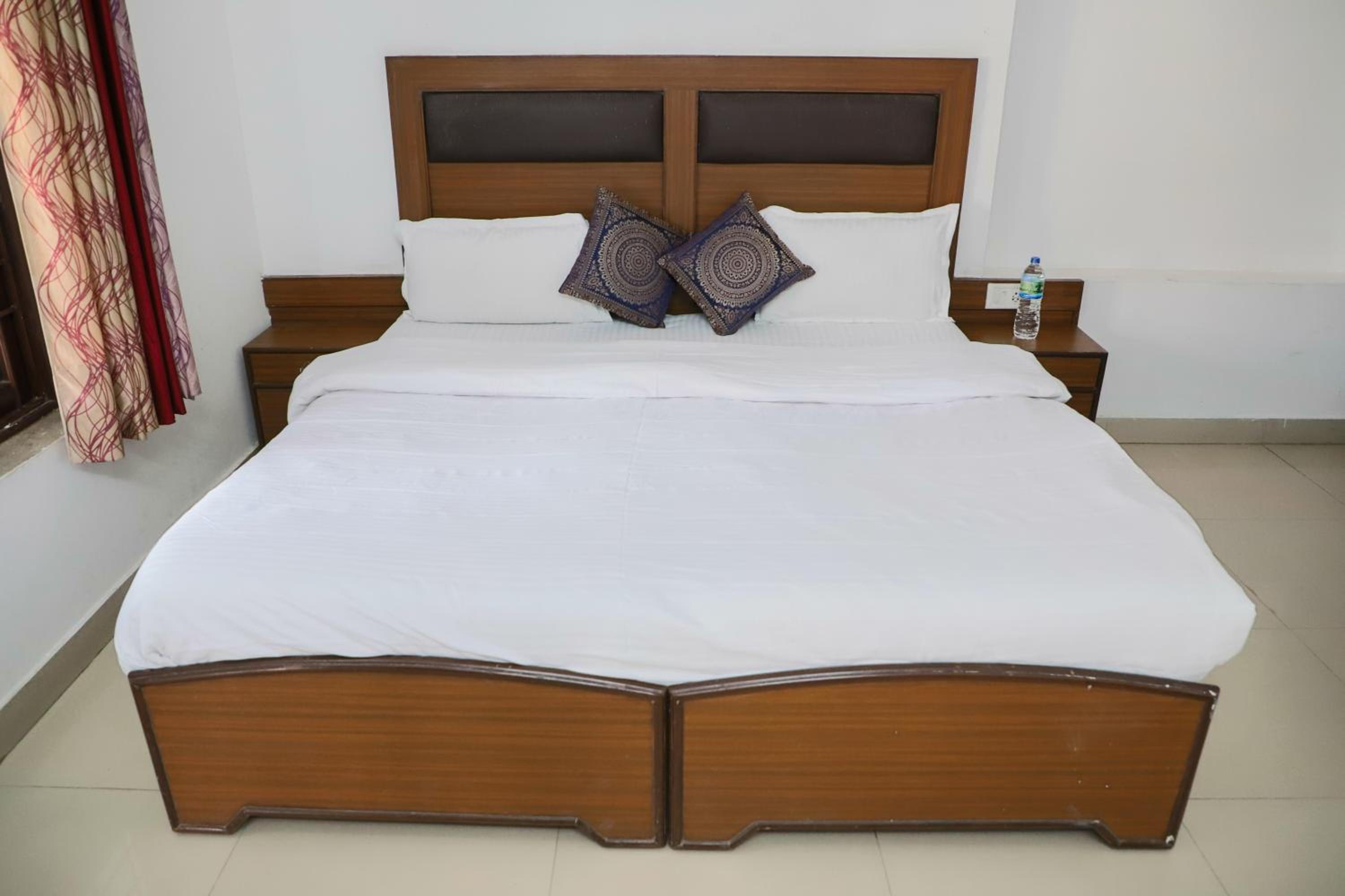 Premium Room with Balcony - Photo 6