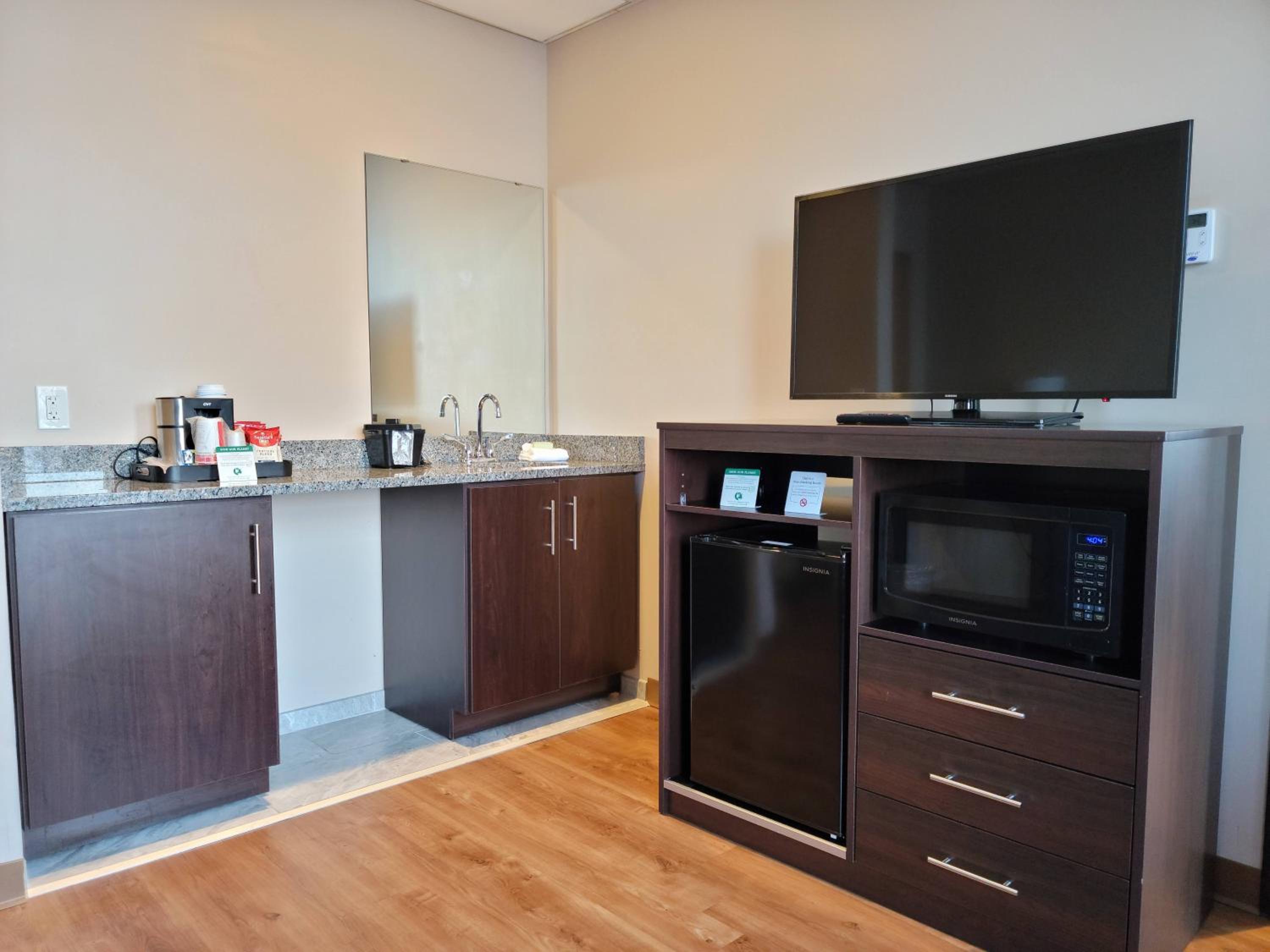 Suite with Lake View - Photo 3