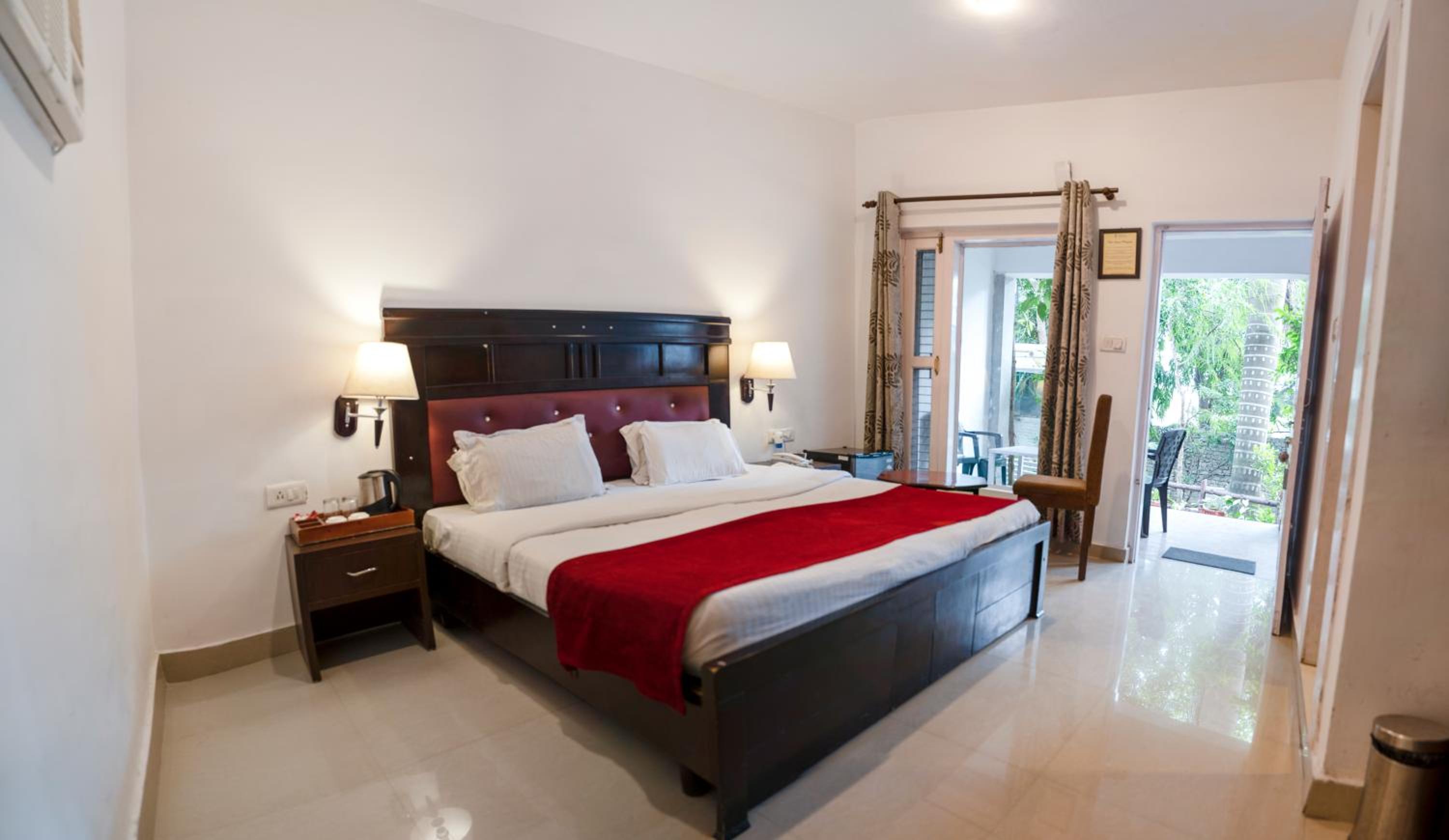 Premium Room with Balcony - Photo 2